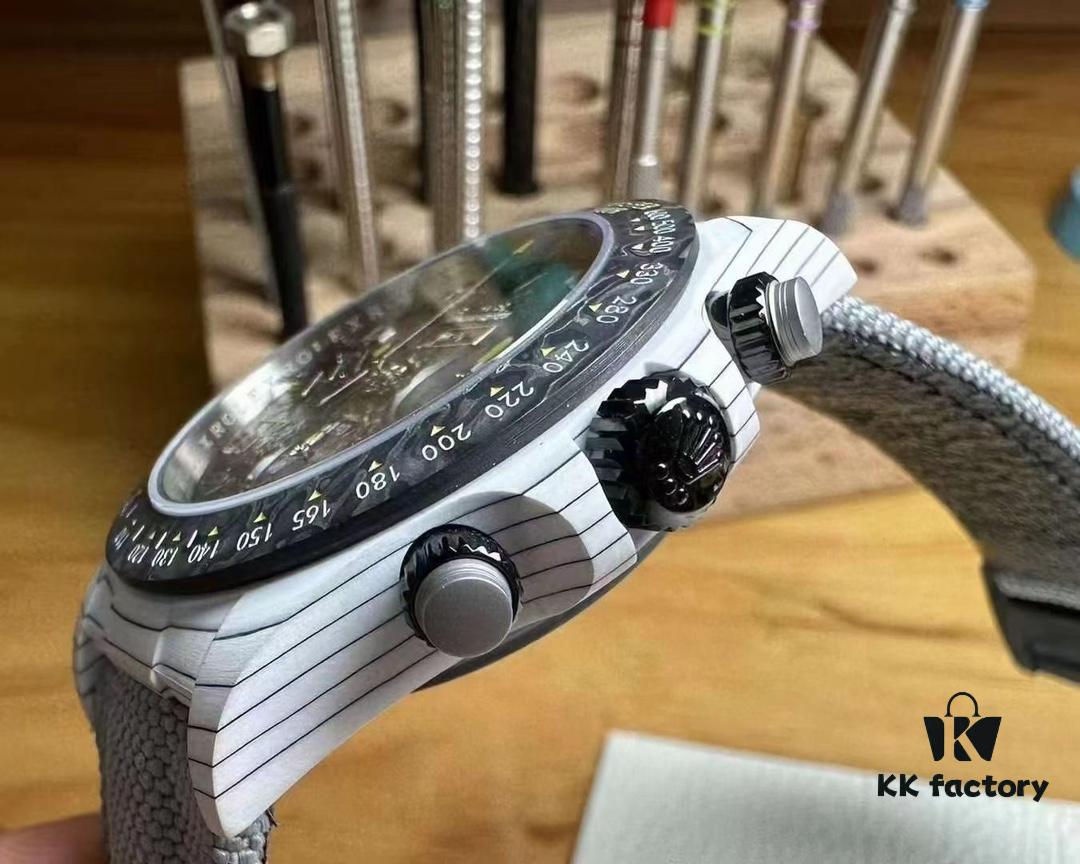 DIW New Dan Dong 4130 Skeleton Astronaut Has Landed