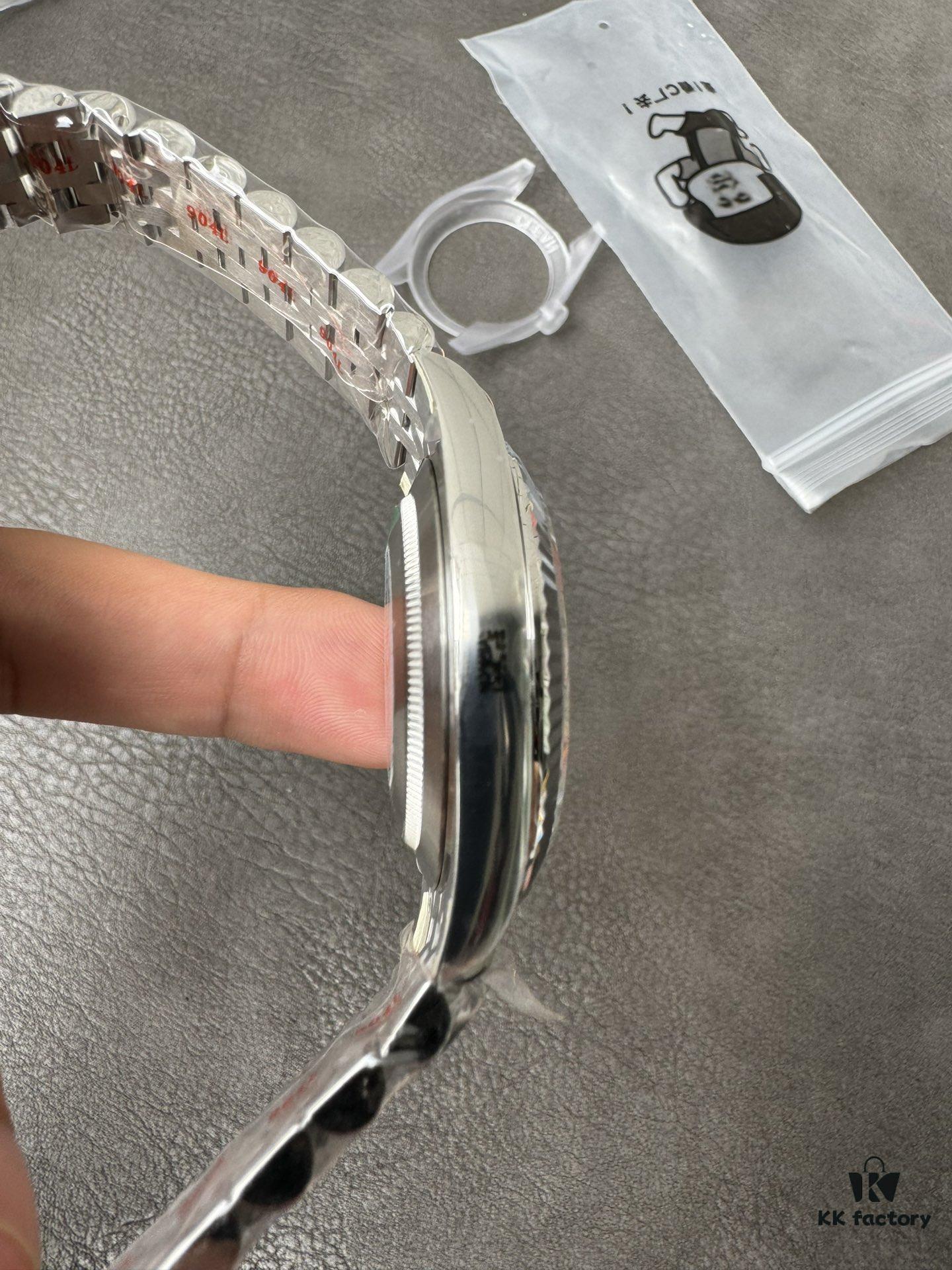 Clean 41 Silver Dial Watch