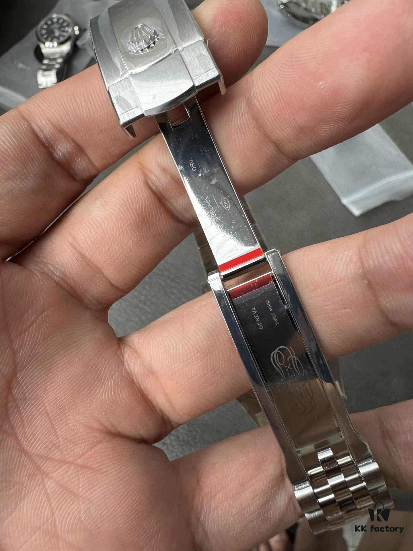 Clean 41 Silver Dial Watch