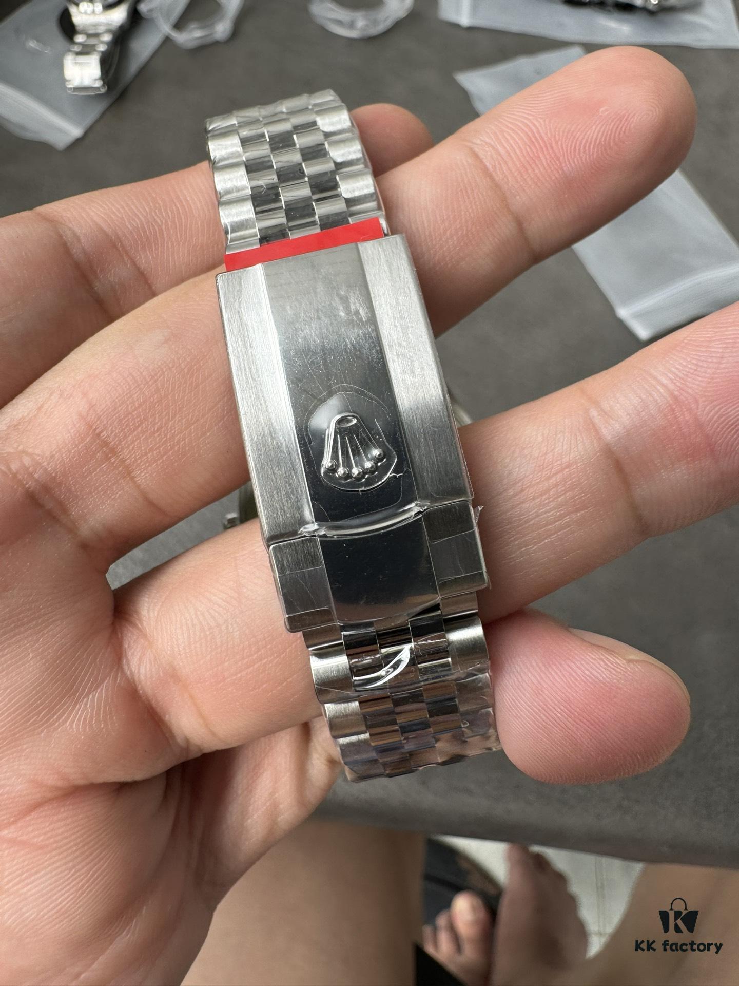 Clean 41 Silver Dial Watch