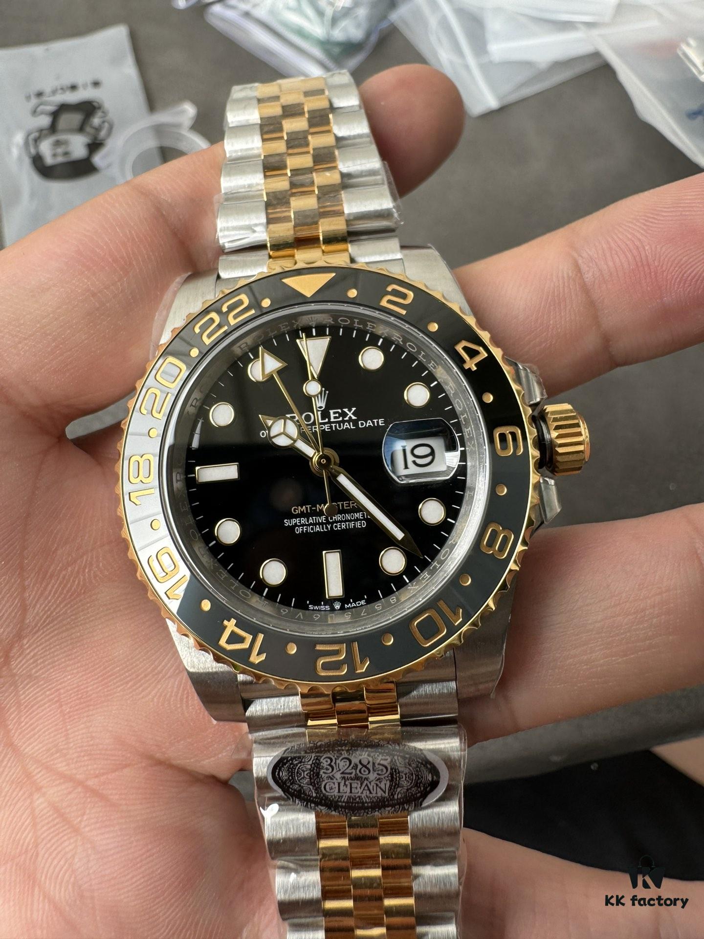 Clean Greenwich Two-Tone Gold Leather Bezel