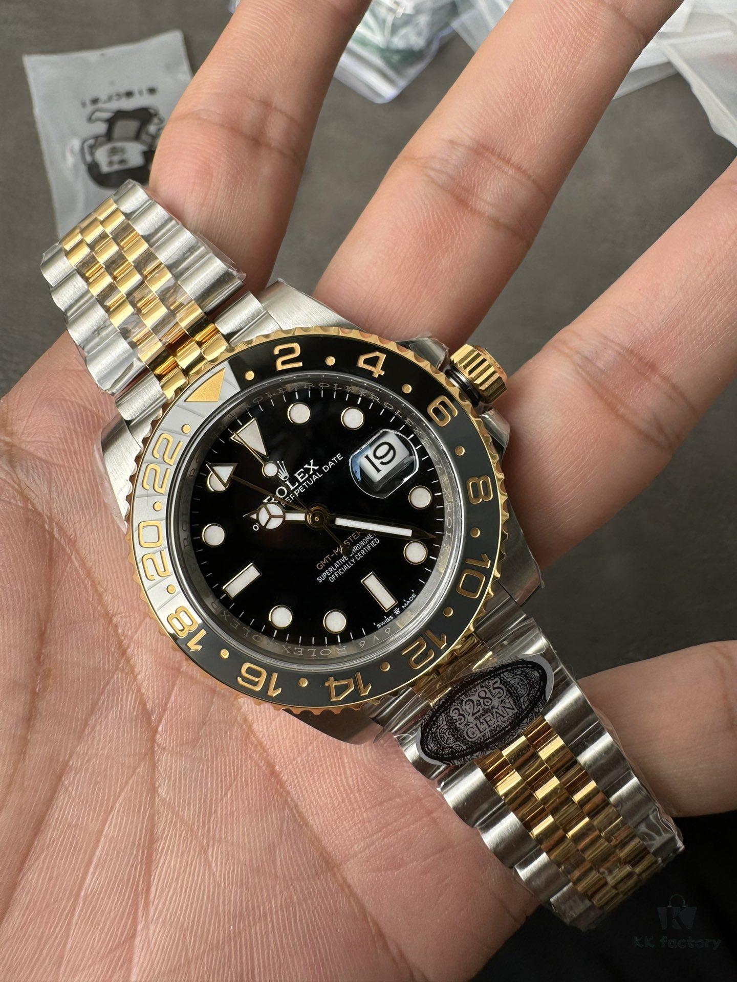 Clean Greenwich Two-Tone Gold Leather Bezel