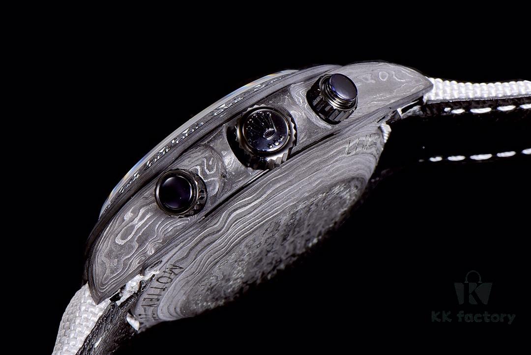 New Arrival Master Craftsmanship United Dreaming On Carbon Fiber Custom Daytona Series V2 Edition Watch