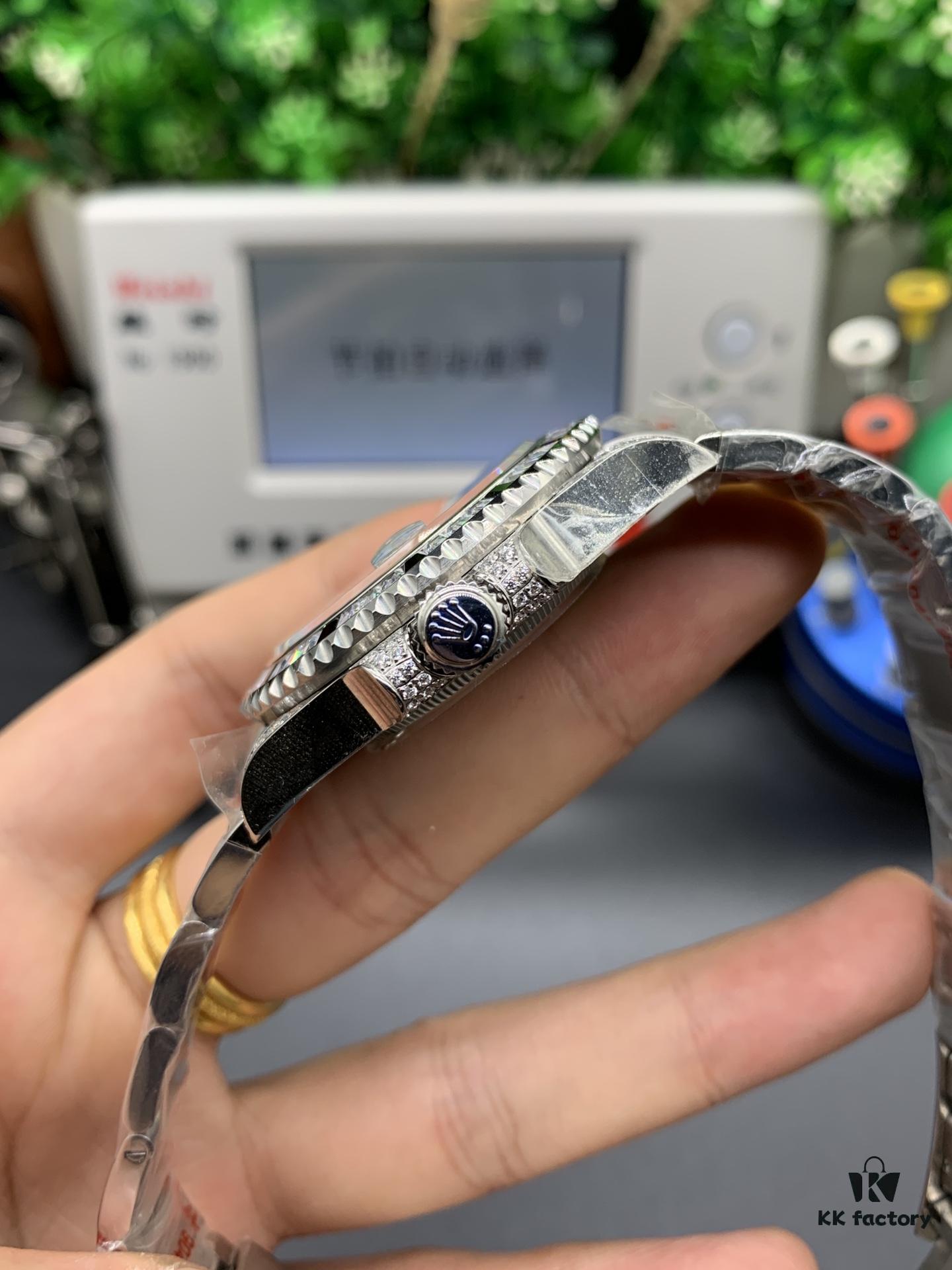 Customized Rolex SUBmariner with Back Diamond Inlay