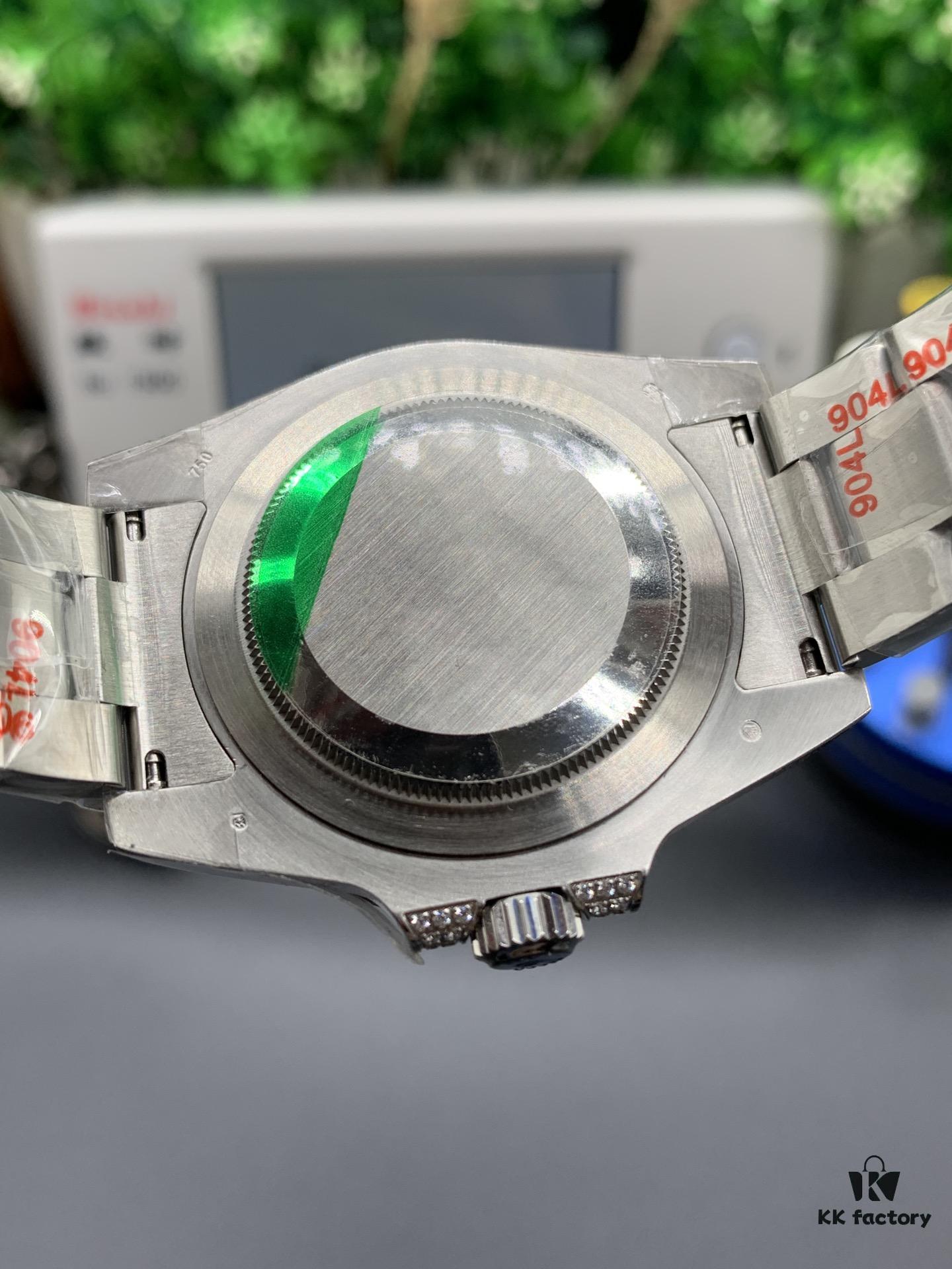 Customized Rolex SUB Submariner with Rear Diamond Inlay