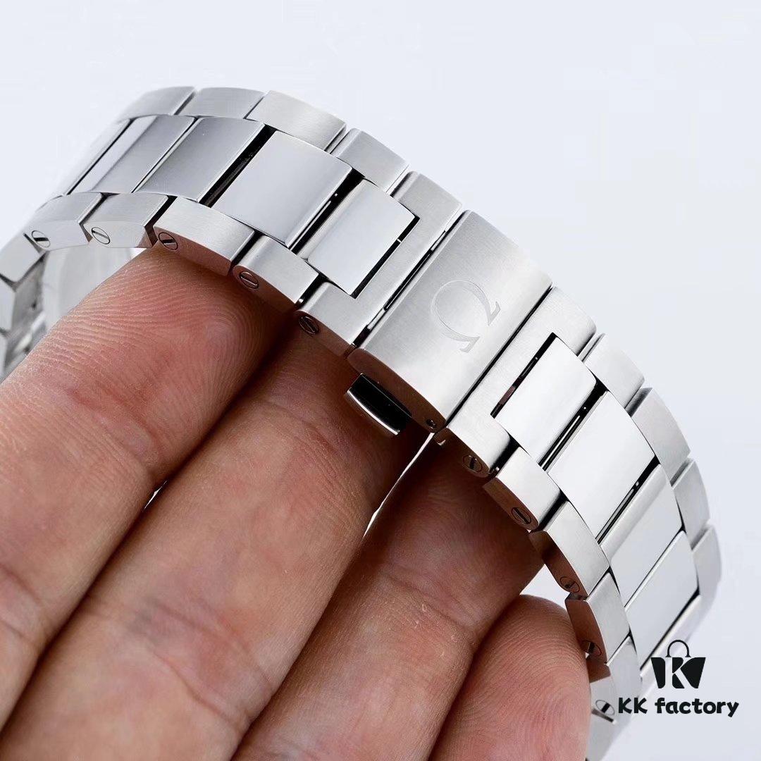 BF Fine Omega Speedmaster Series Chronograph Automatic Mechanical Men's Watch 9300 Automatic Movement Double Domed Crystal Strong Luminous Super Waterproof 42mm Diameter Perfect Replica Flawless Design