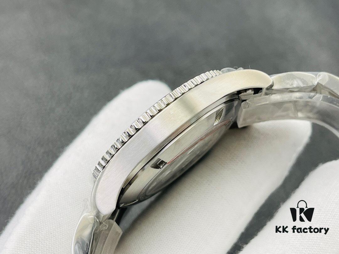 Longines Conquest 'Master of the Ocean', A Symbol of Honor. Cutting Through Waves, Moving Forward Fearlessly.