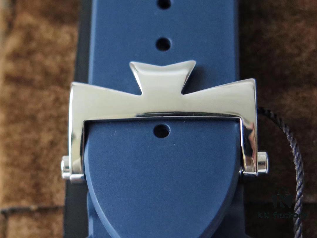 TWA Masterpiece: Overseas Multifunction Watch by Vacheron Constantin