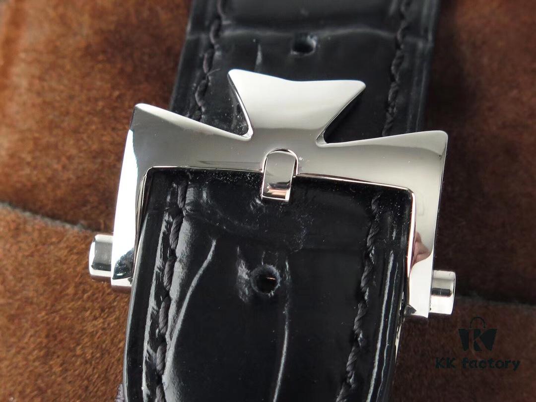 ZF Unveils 'Steel King' Masterpiece: Vacheron Constantin Overseas Series Three-Hand Watch