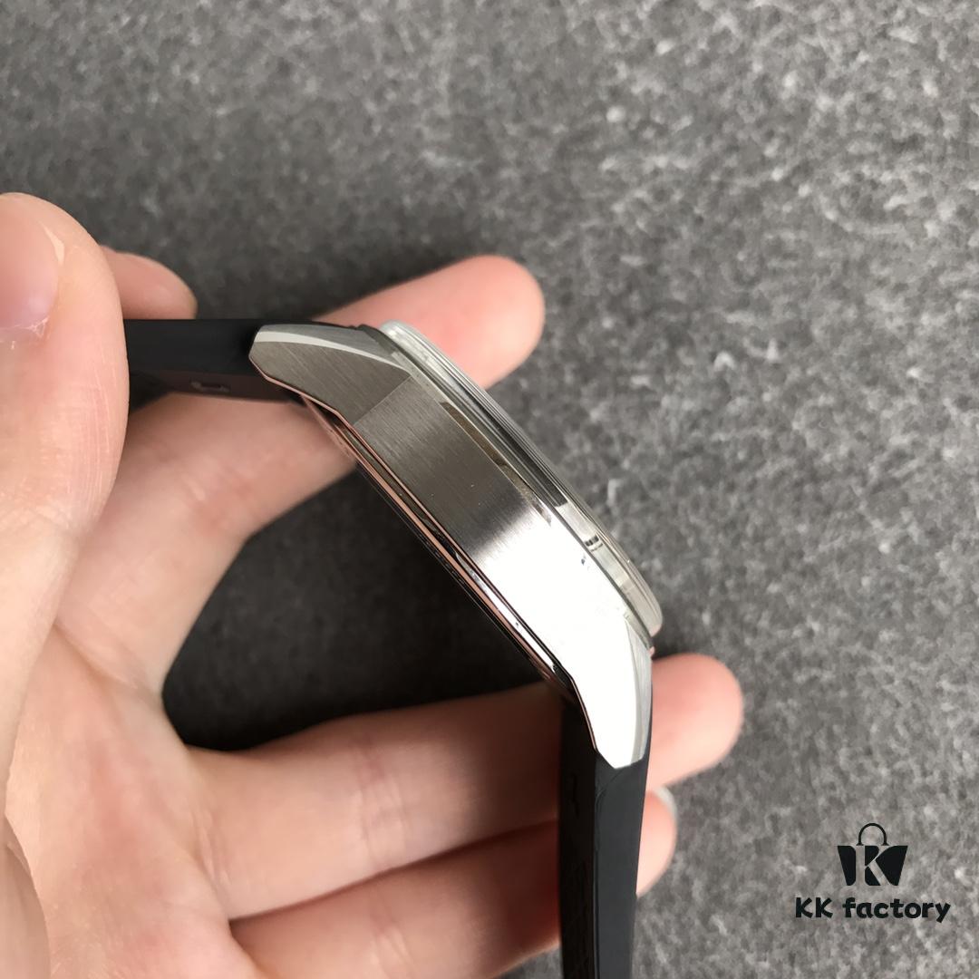 GP Factory New Release: Gradient Blue-to-Black Dial, Q9068681 Model, 42mm Stainless Steel Dive Watch – A Modern Classic Inspired by the 1968 Memovix Series