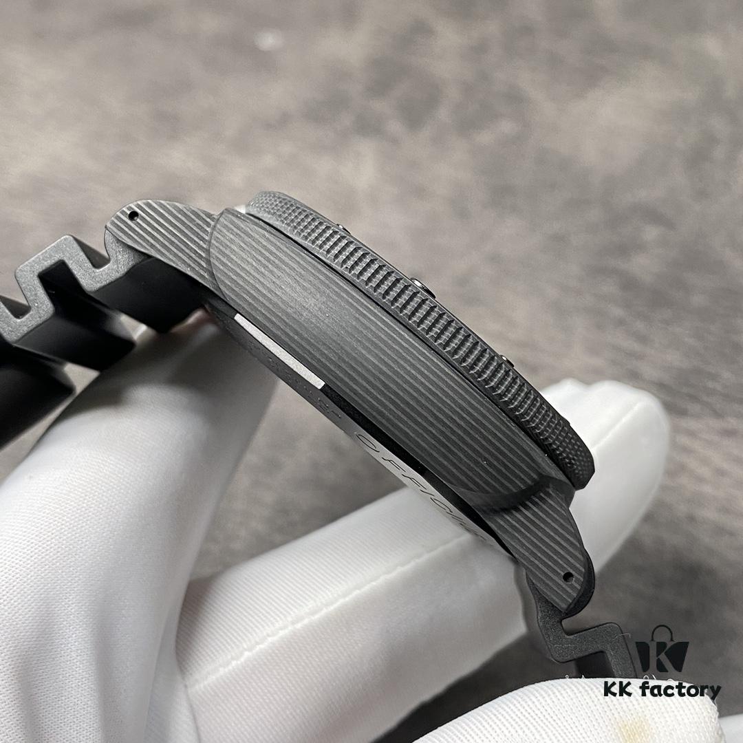 PANERAI Radiomir Submersible Series Automatic Mechanical Diving Watch PAM00979 PAM979 VS979 979 Carbotech Carbon Fiber Case Diving Countdown Bezel Sapphire Crystal Scratch-Resistant Crown Guard Bridge Luminous Dial with Italian Navy Frogman Commando Engraved Titanium PVD Black Case Back Rubber Expansion Strap P.9010 Movement 47mm Diameter