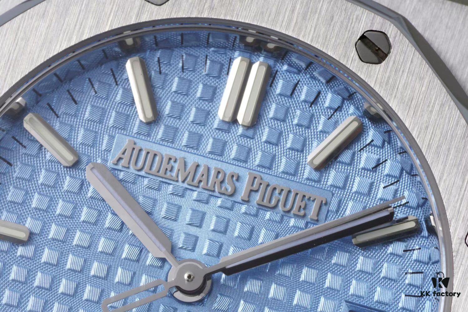 6931a89bccd8ab3d7af9d0a5 Audemars Piguet Royal Oak Automatic Winding Watch with 34mm Diameter