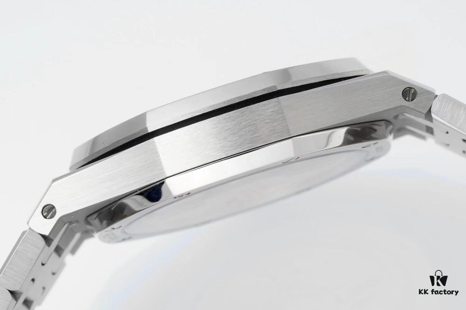 6931a89bccd8ab3d7af9d0a9 Audemars Piguet Royal Oak Automatic Winding Watch with 34mm Diameter