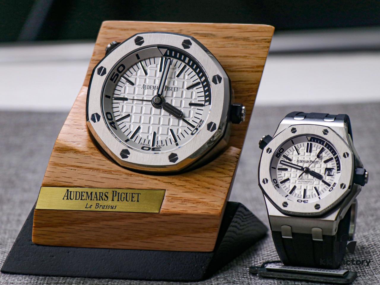 TZ Royal Oak Series 15710 Desk Clock / Mini Clock, Soulful Accent for Office, Study, or Cockpit