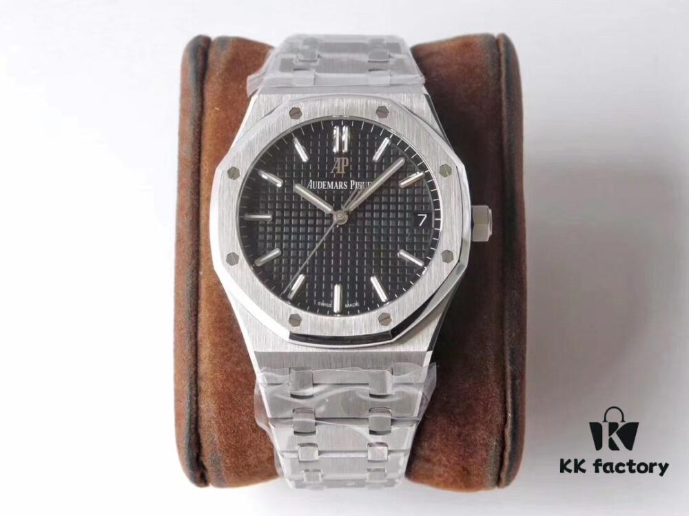 ZF Follows Up the 15400 with a New Leap Forward — Introducing the Audemars Piguet Royal Oak 15500, the Pinnacle of Stainless Steel Watches on the Market, Rightfully Claiming the Crown of the 'Steel King' Once Again!