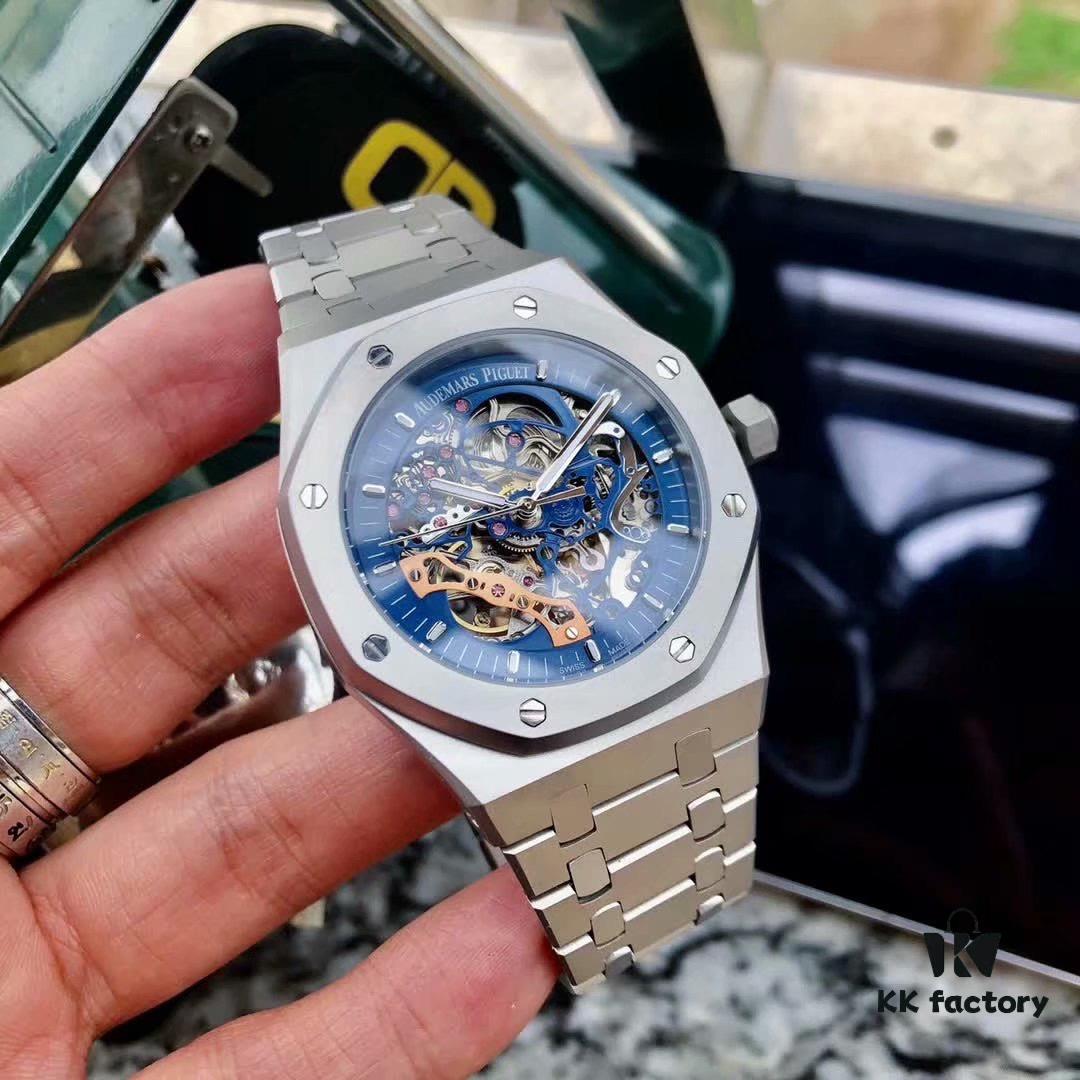 AP Royal Oak Offshore Series! Dial adorned with BOY Tapisserie openwork decoration, delivering a stronger visual impact. The 41mm watch aligns with modern trends, highlighting masculine charisma, brilliantly radiant with substantial texture, featuring an openwork movement, scratch-resistant glass, 316 stainless steel case, and 361 stainless steel bracelet, epitomizing the ultimate classic in vibrant men's timepieces