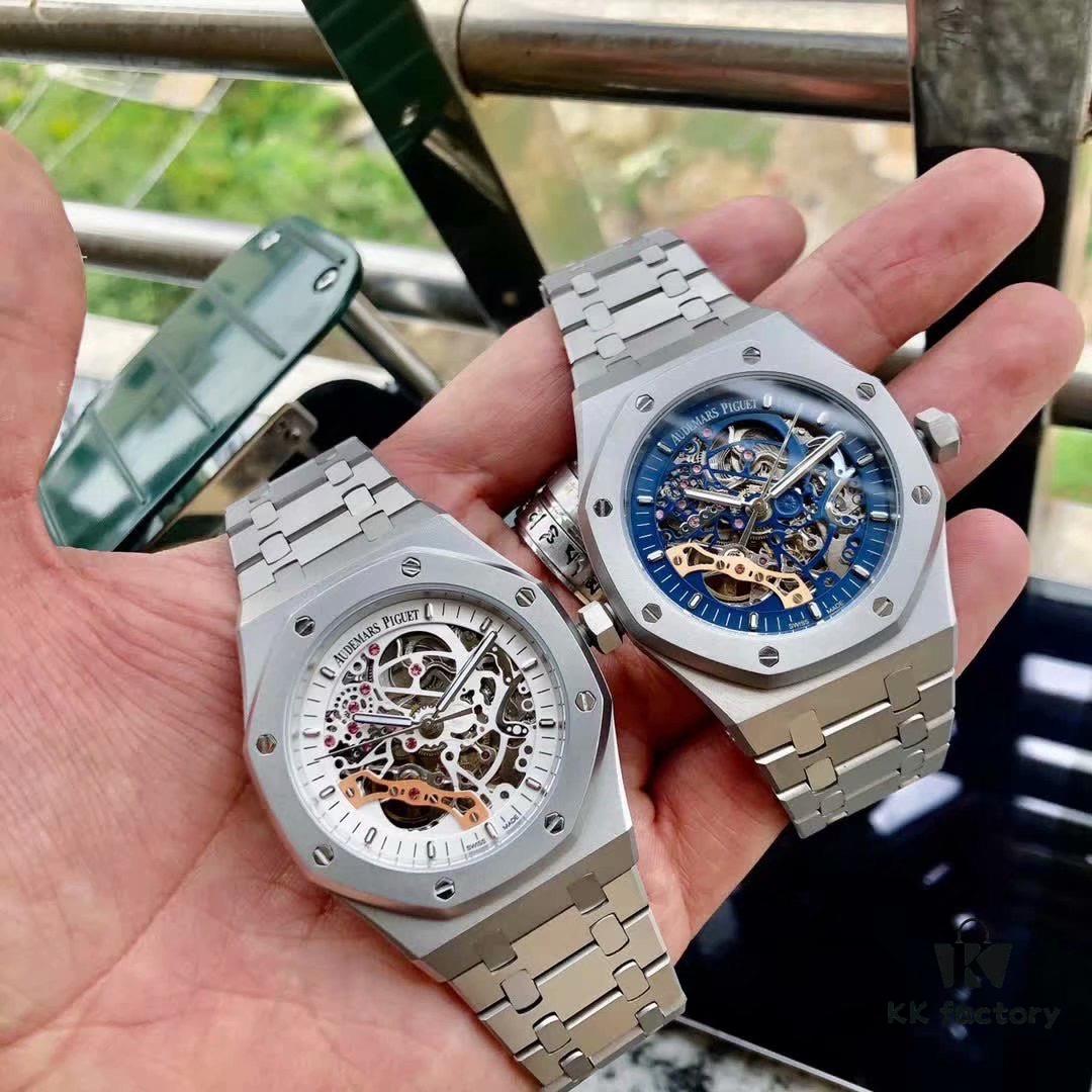 AP Royal Oak Offshore Series! Dial adorned with BOY Tapisserie openwork decoration, delivering a stronger visual impact. The 41mm watch aligns with modern trends, highlighting masculine charisma, brilliantly radiant with substantial texture, featuring an openwork movement, scratch-resistant glass, 316 stainless steel case, and 361 stainless steel bracelet, epitomizing the ultimate classic in vibrant men's timepieces