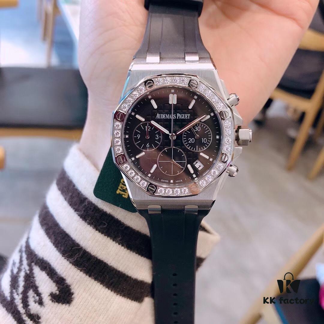 AP Royal Oak Offshore Series Luxury Full Diamond Ladies' Watch, Super Cool and Fashionable, Six-Hand VK Chronograph with Imported Quartz Movement, Sapphire Scratch-Resistant Glass, 316 Stainless Steel Case, Imported Rubber Strap, the Ultimate Classic Among Audemars Piguet Ladies' Watches