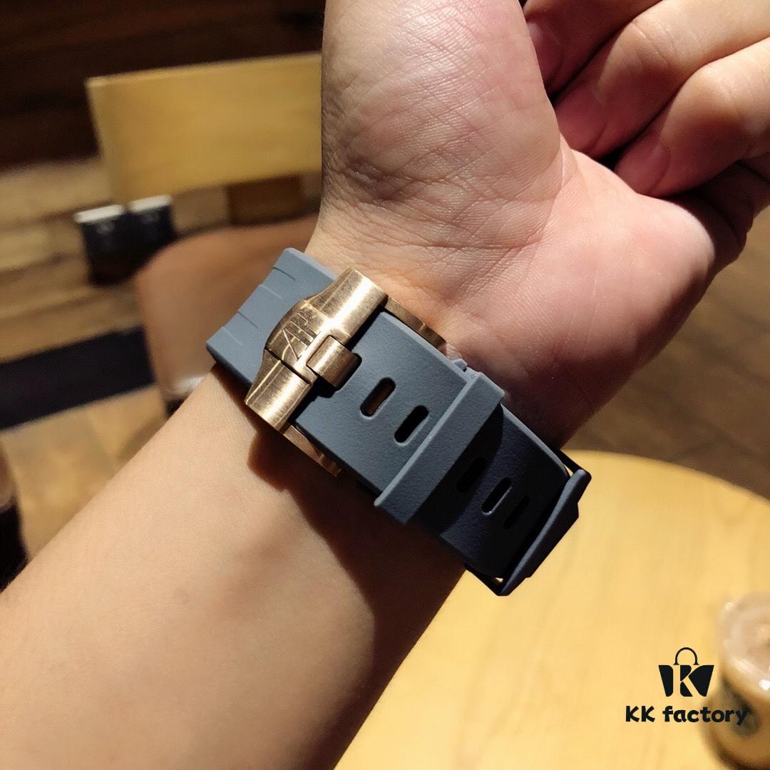 Audemar Piguet Royal Oak Offshore Series with Imported Multi-Function Automatic Mechanical Movement, Anti-Glare Sapphire Crystal, 316 Stainless Steel Case, and Imported Rubber Strap with Original Pin Buckle! Size: 44MM x 13MM