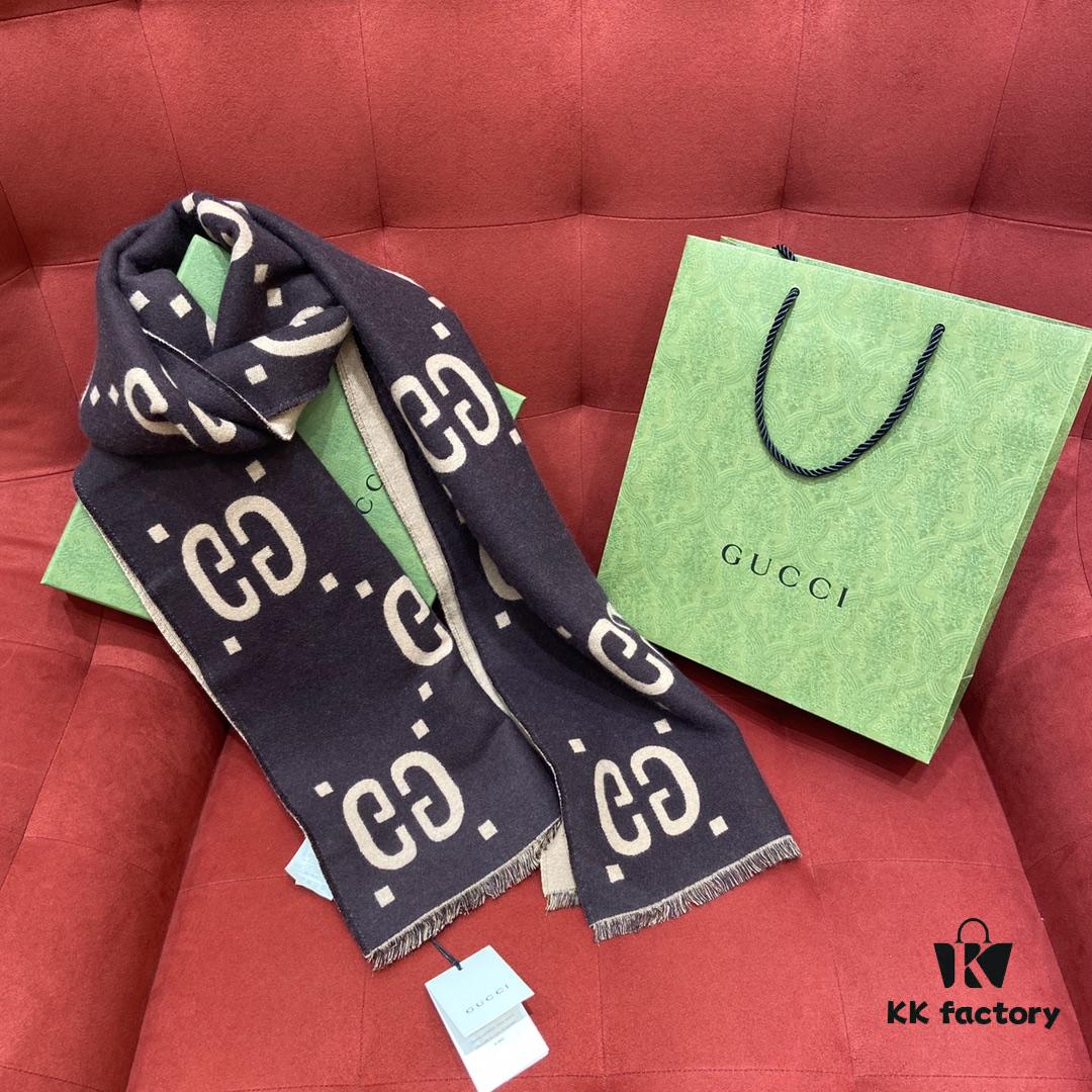 GUCCI Never Fails, The Hottest Scarf Sensation – A Perfectly Versatile Earth-Tone Beauty to Brighten Your Winter