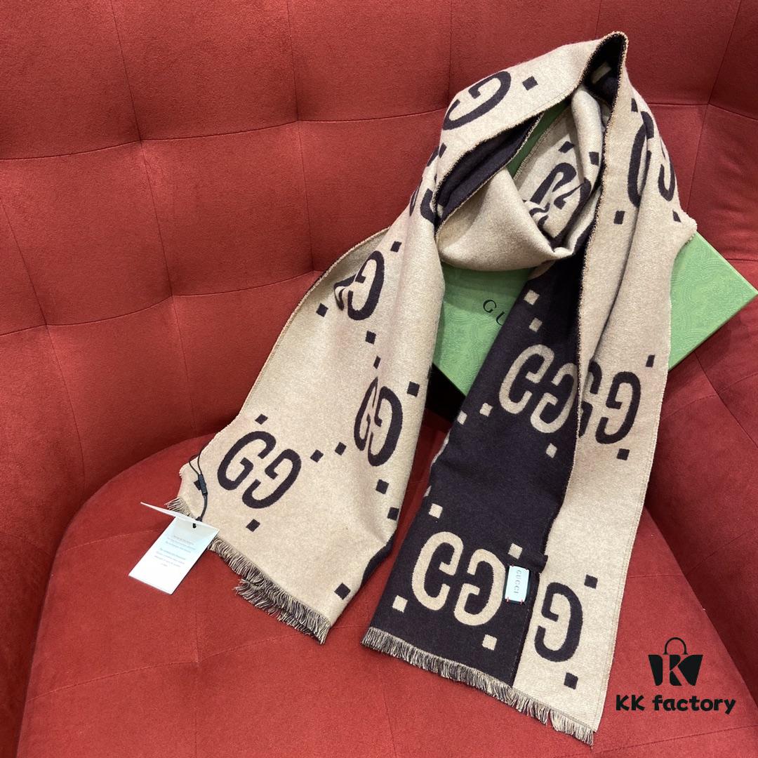 GUCCI Never Fails, The Hottest Scarf Sensation – A Perfectly Versatile Earth-Tone Beauty to Brighten Your Winter