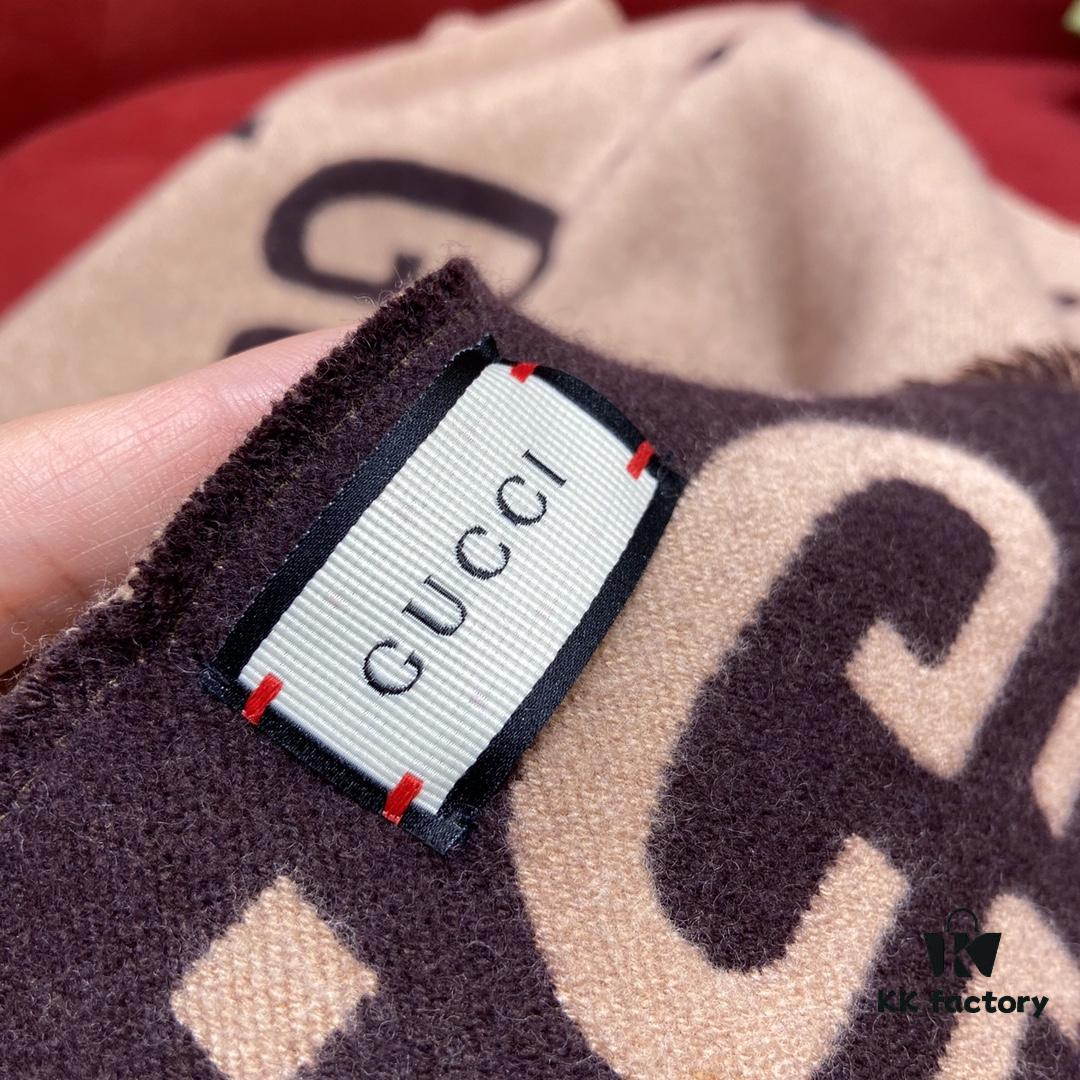 GUCCI Never Fails, The Hottest Scarf Sensation – A Perfectly Versatile Earth-Tone Beauty to Brighten Your Winter