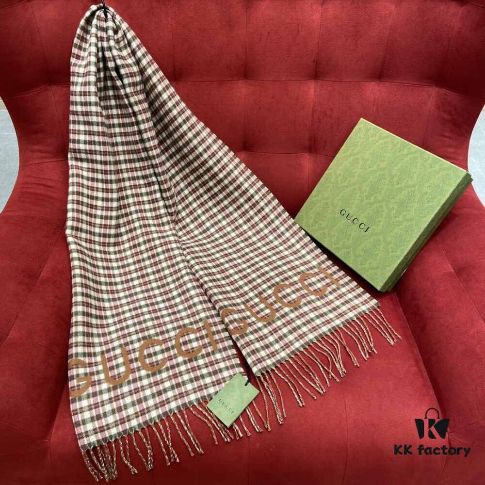 GUCCI Scarf – Versatile, Soft, and Comfortable with Double-Sided Design