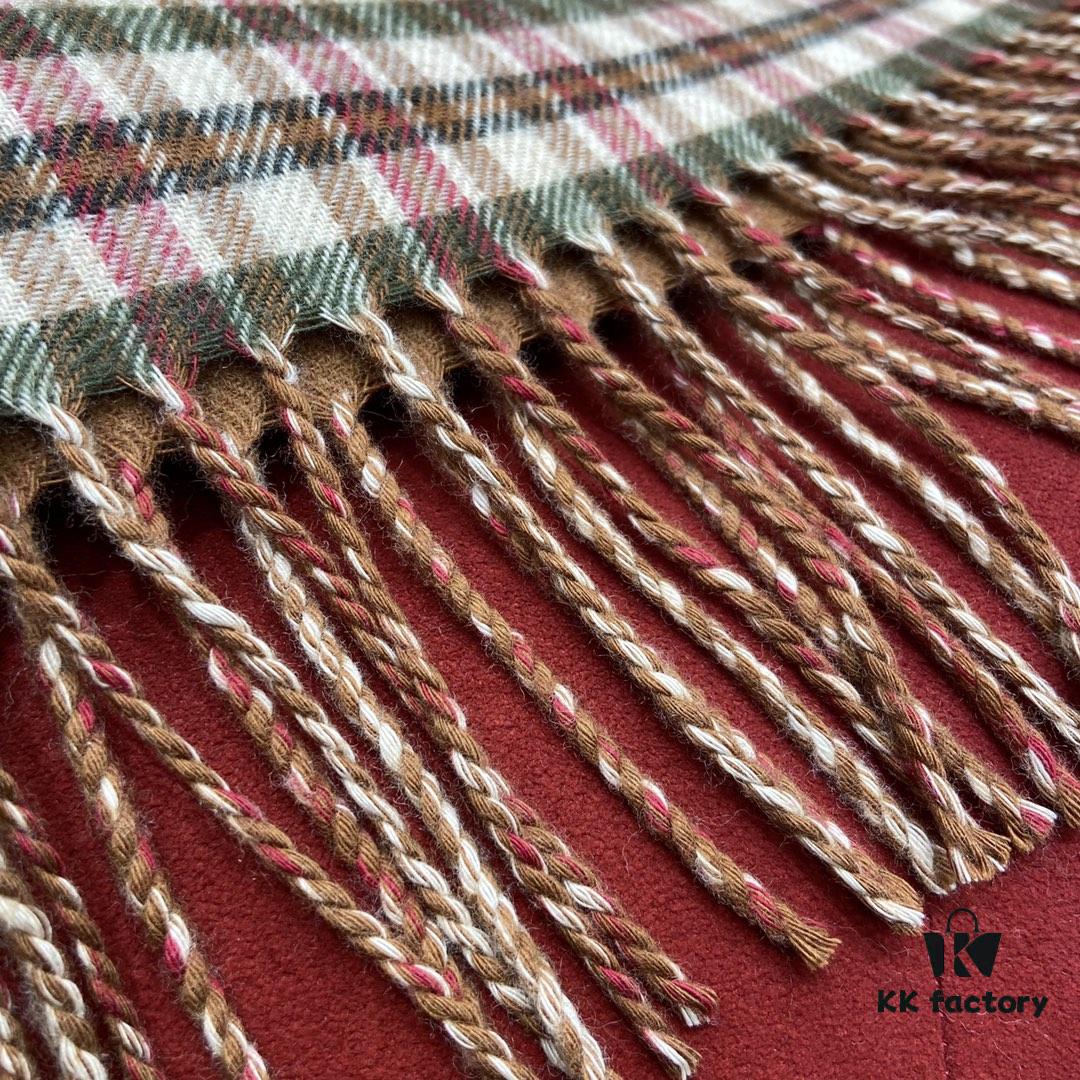 GUCCI Scarf – Versatile, Soft, and Comfortable with Double-Sided Design