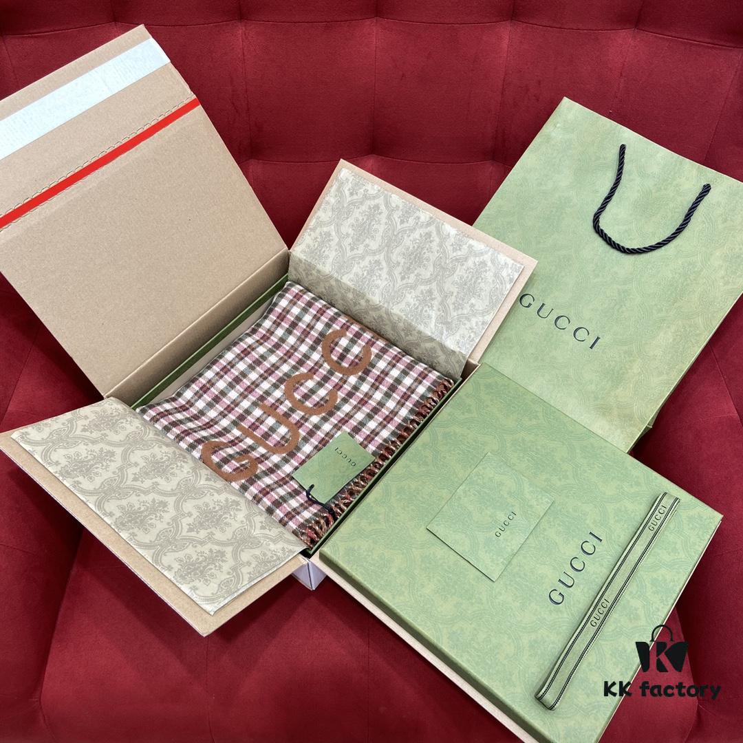 GUCCI Scarf – Versatile, Soft, and Comfortable with Double-Sided Design