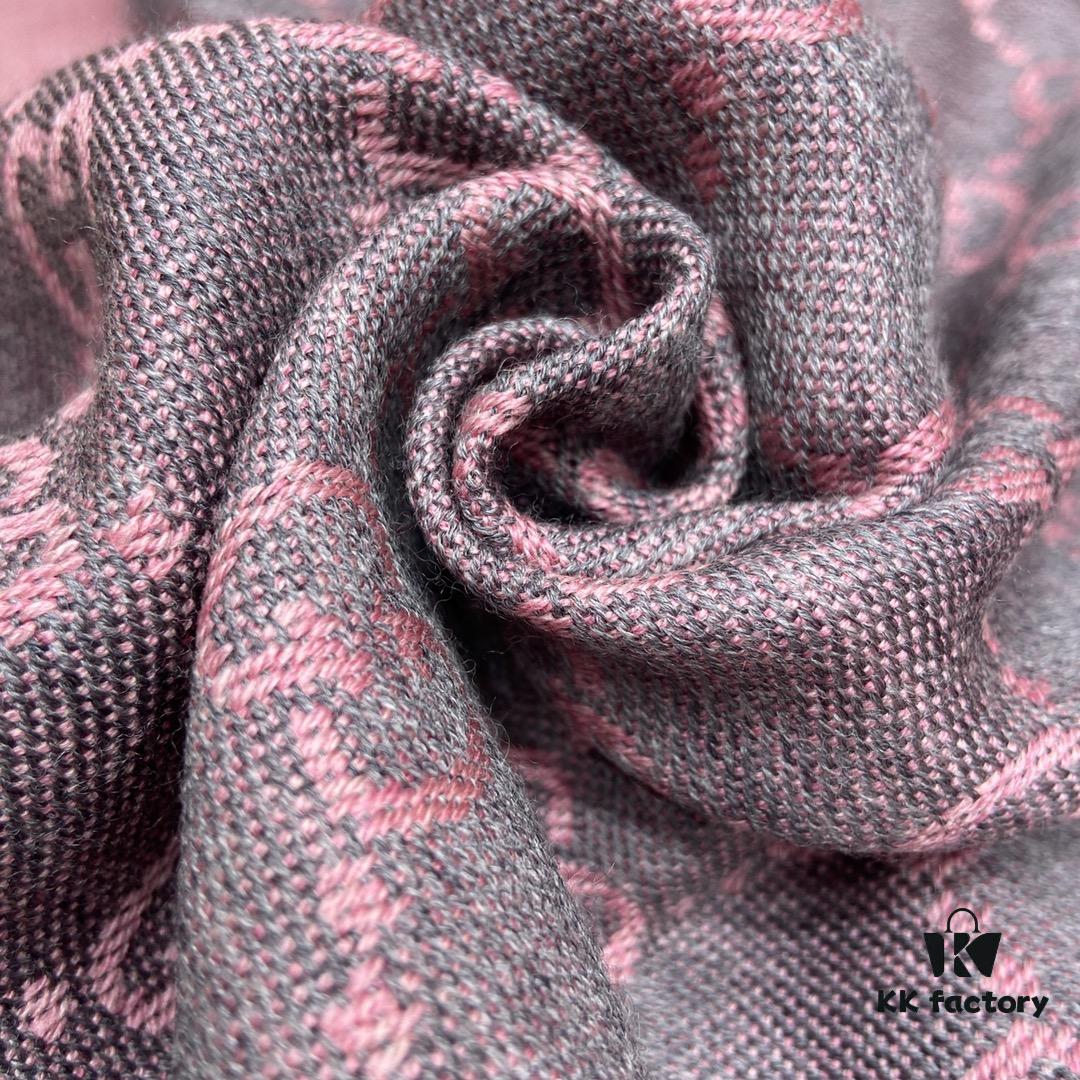 Classic Upgrade - Gray Pink | GUCCI, The Original Divine Aesthetic Style, So Soft and Elegant, Great Value, Double-Sided 3D Jacquard Craft, Wearable on Both Sides, 100% Wool, Extremely Soft and Non-Irritating, 48cm*180cm