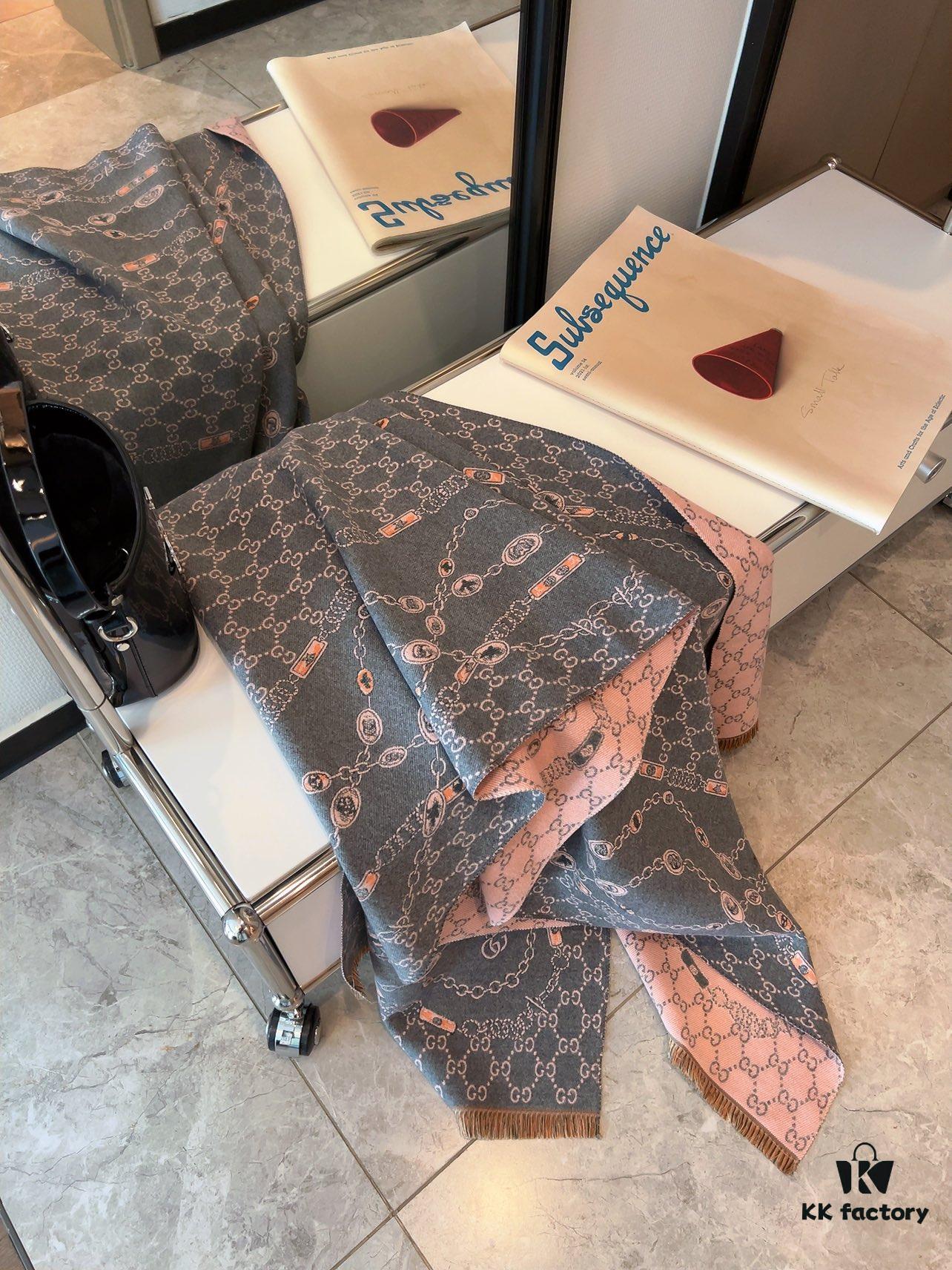 GG Pattern Fabric with Stylish Letter Design