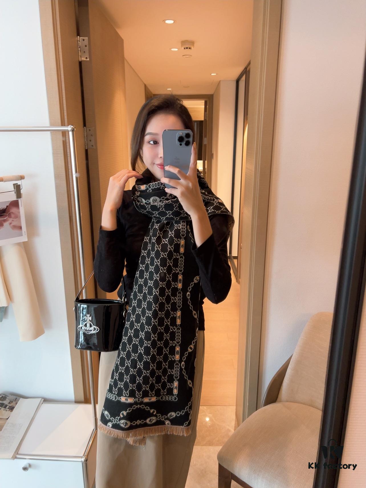 GG Pattern Fabric with Stylish Letter Design