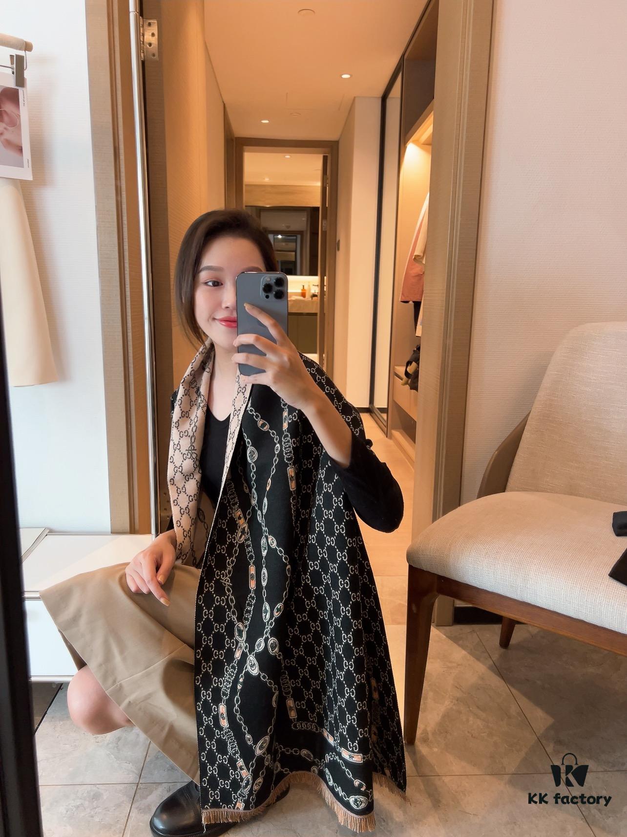 GG Pattern Fabric with Stylish Letter Design