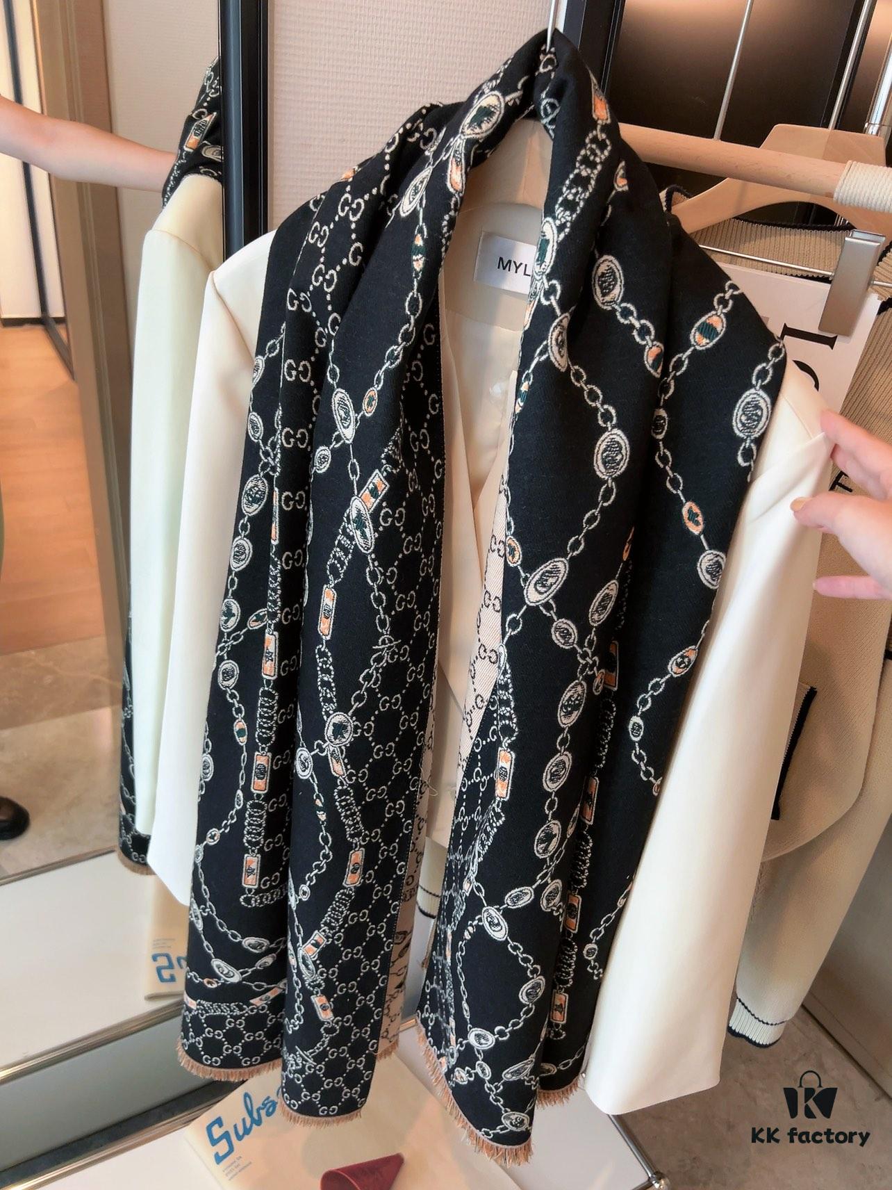 GG Pattern Fabric with Stylish Letter Design