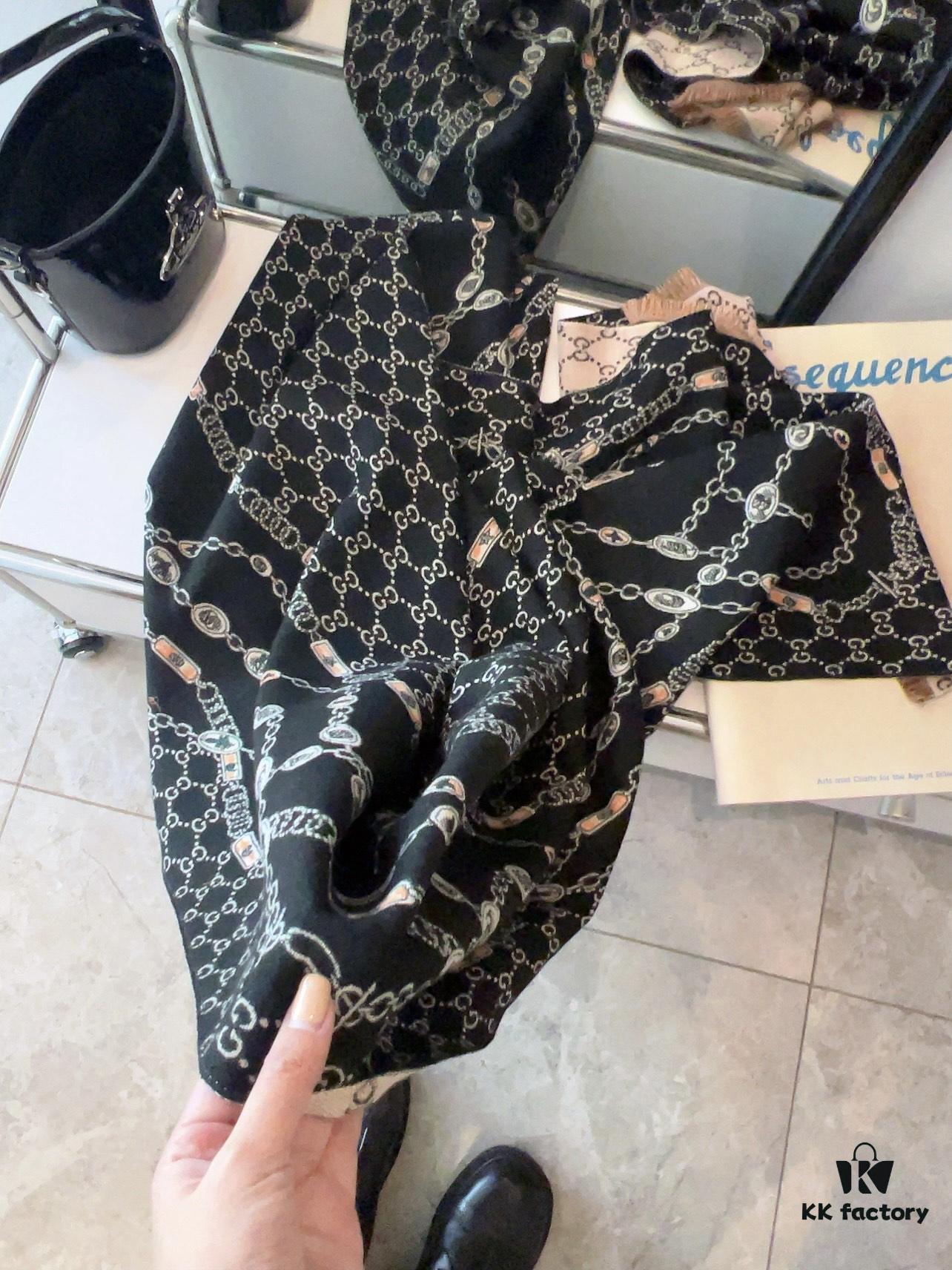 GG Pattern Fabric with Stylish Letter Design