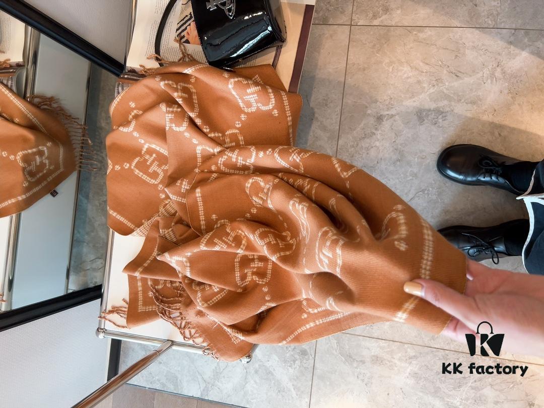 Gucci Classic Two-Tone Twill Scarf - Premium Quality, New 2022 Colors, Core-Spun Yarn