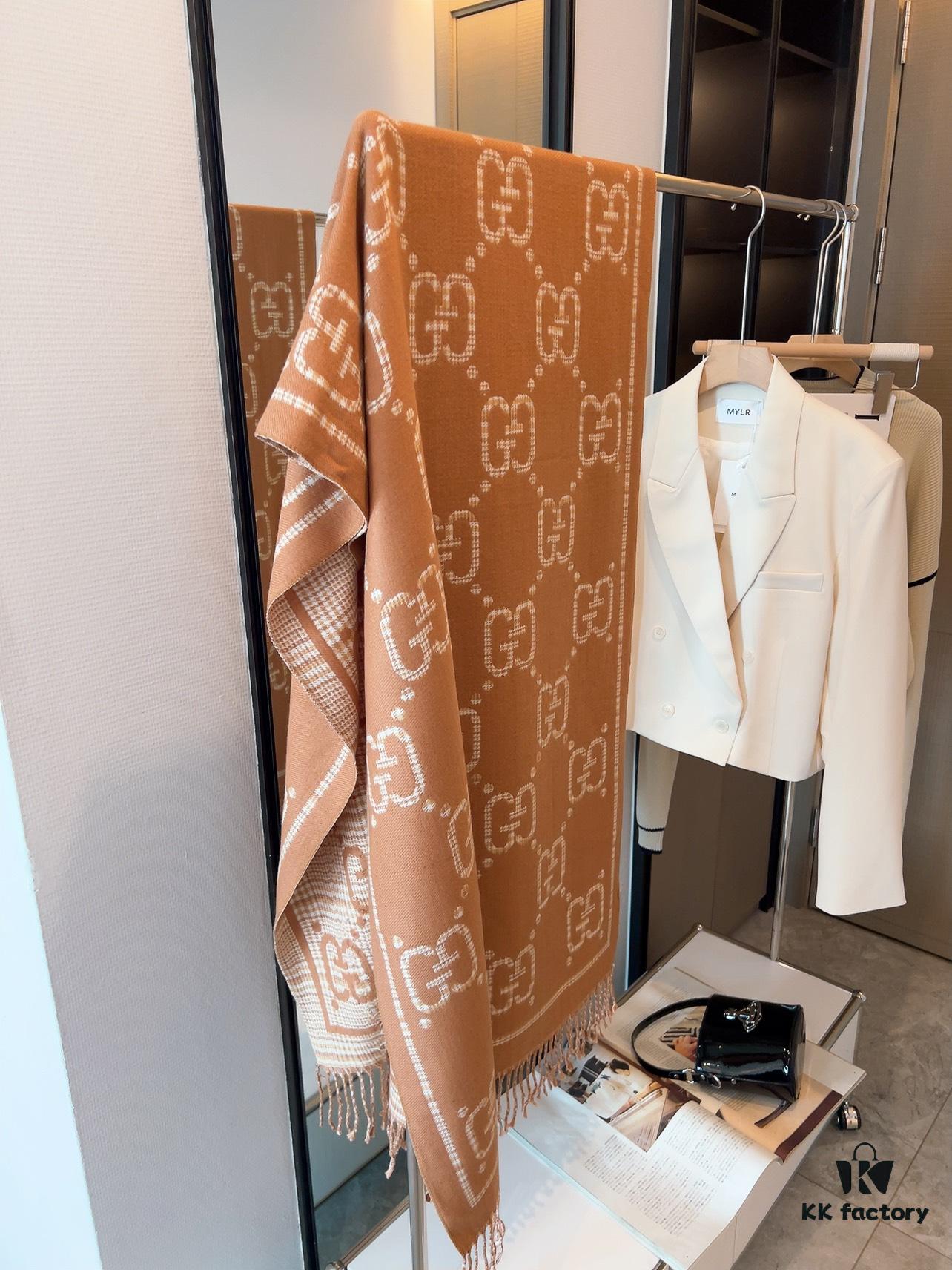 Gucci Classic Two-Tone Twill Scarf - Premium Quality, New 2022 Colors, Core-Spun Yarn