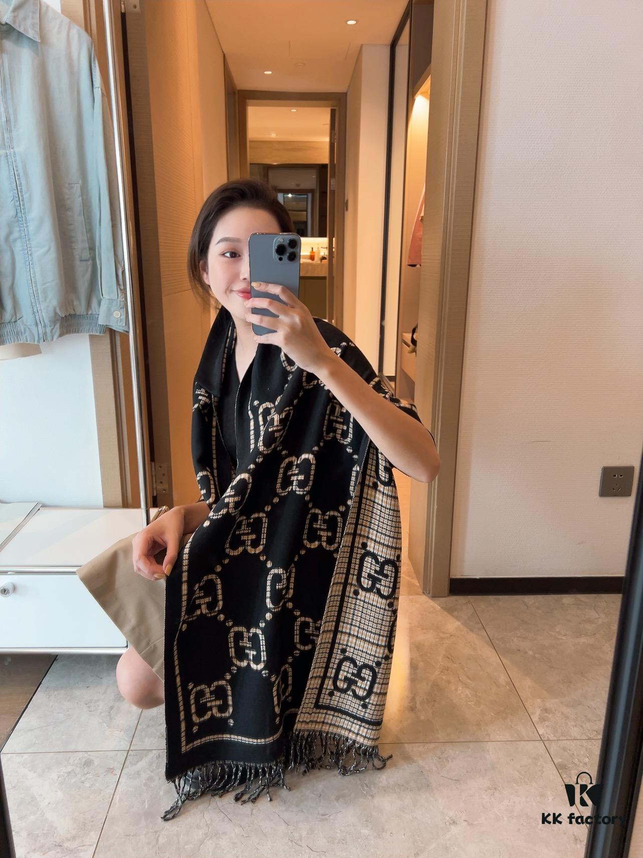 Gucci Classic Two-Tone Twill Scarf - Premium Quality, New 2022 Colors, Core-Spun Yarn