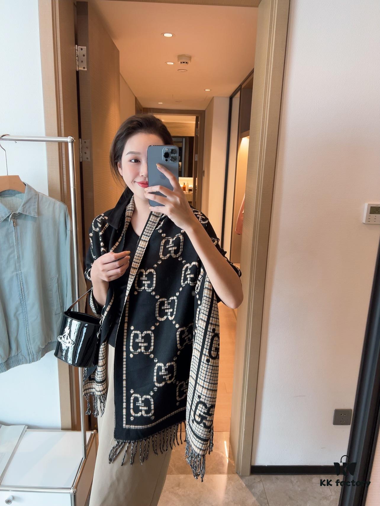 Gucci Classic Two-Tone Twill Scarf - Premium Quality, New 2022 Colors, Core-Spun Yarn