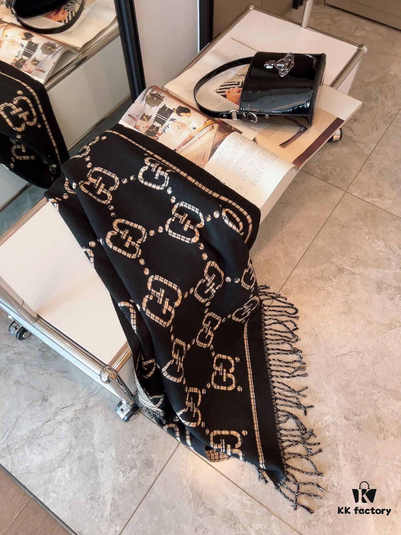 Gucci Classic Two-Tone Twill Scarf - Premium Quality, New 2022 Colors, Core-Spun Yarn