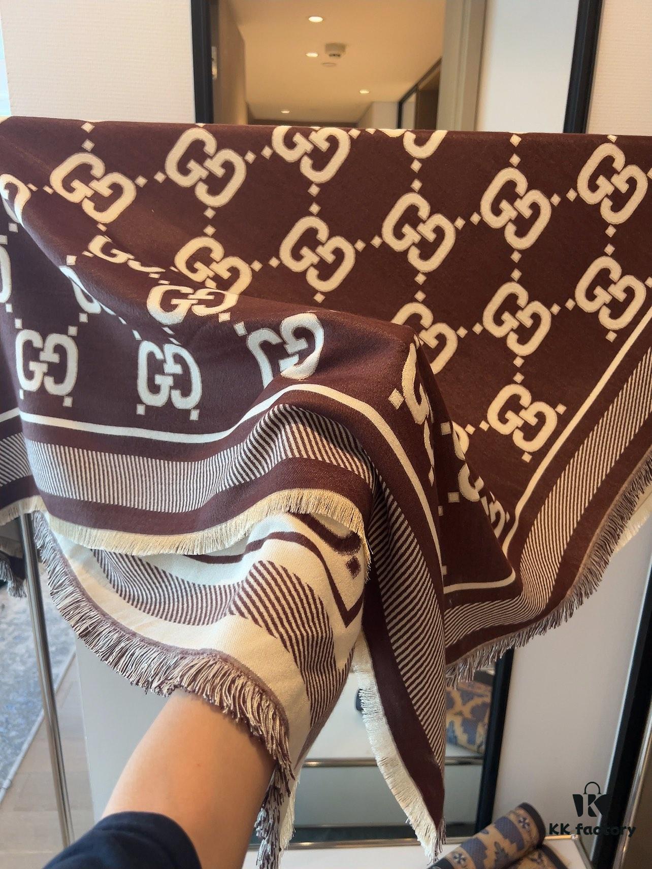 Gucci Premium Original Stock Large Scarf 140x140 cm - New 2022 Double-Sided Classic Print in Dual Colors