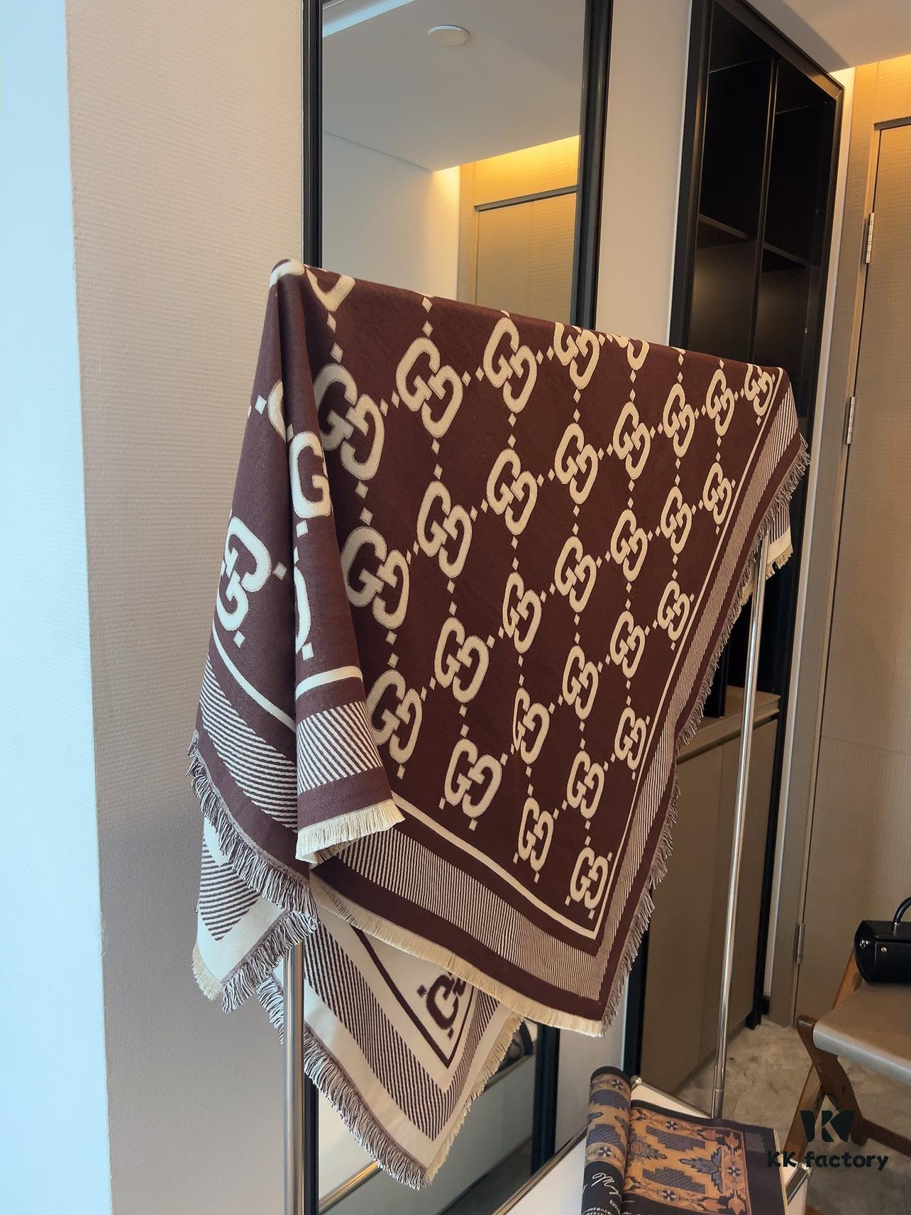 Gucci Premium Original Stock Large Scarf 140x140 cm - New 2022 Double-Sided Classic Print in Dual Colors