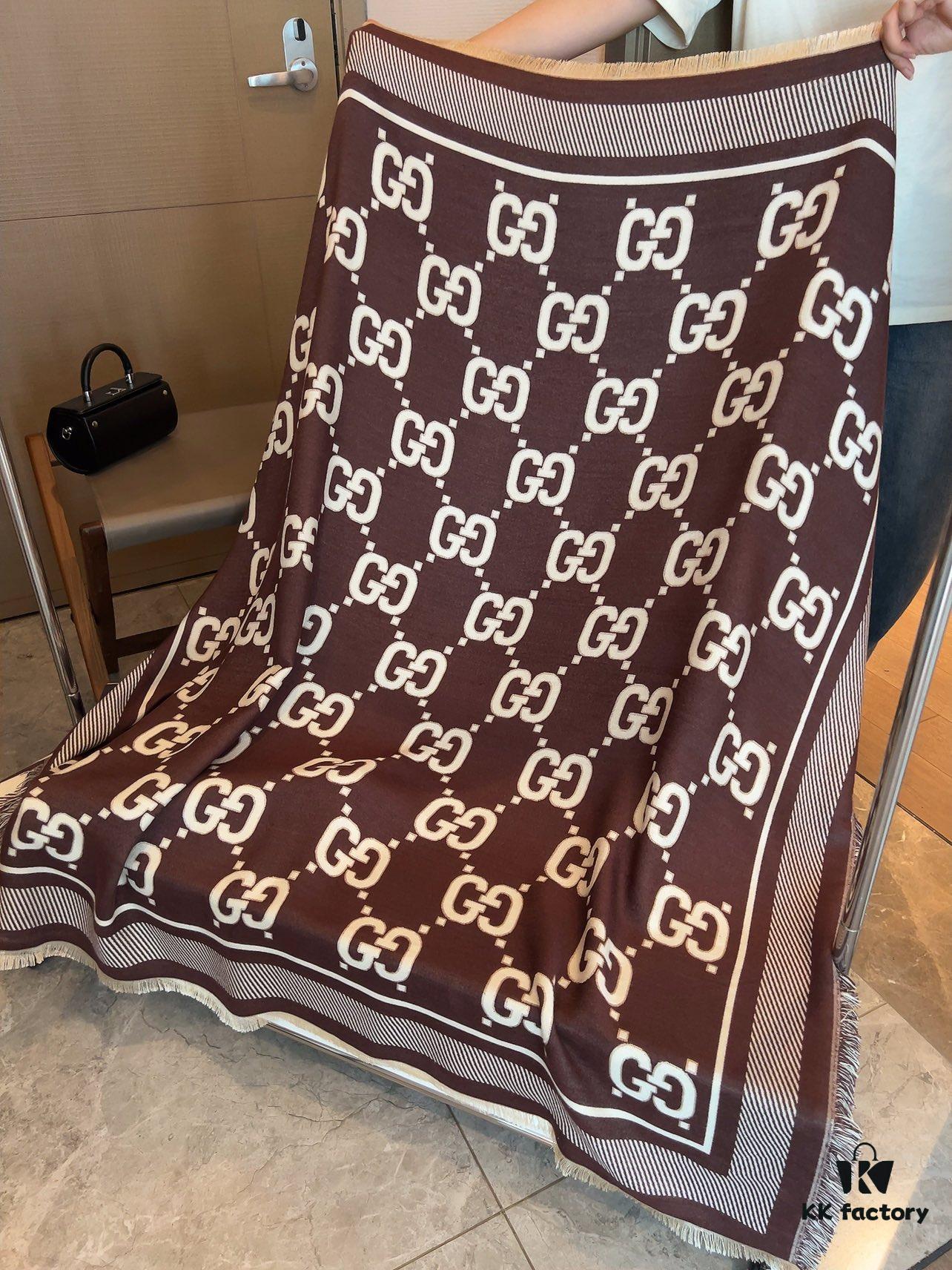 Gucci Premium Original Stock Large Scarf 140x140 cm - New 2022 Double-Sided Classic Print in Dual Colors