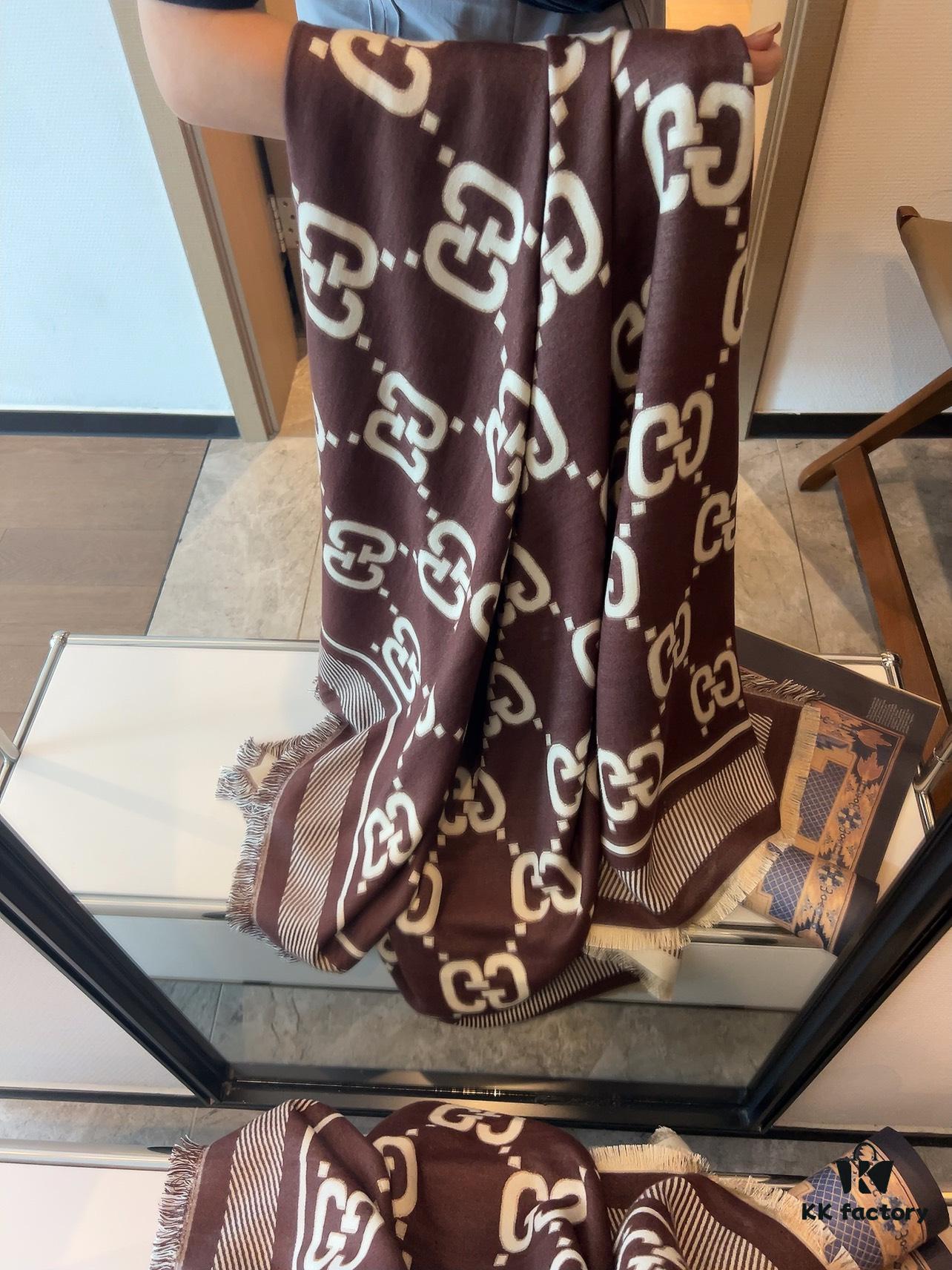Gucci Premium Original Stock Large Scarf 140x140 cm - New 2022 Double-Sided Classic Print in Dual Colors