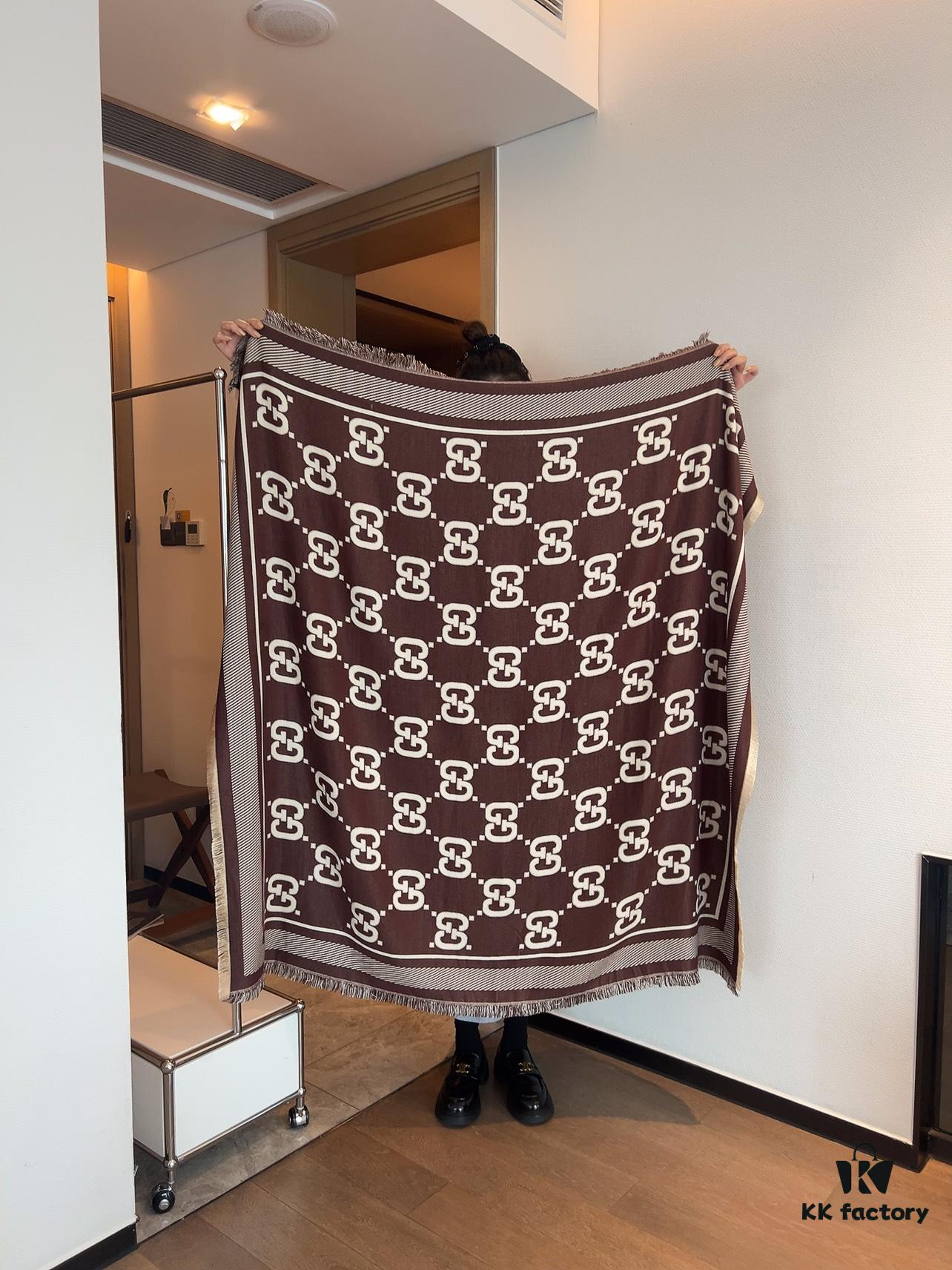 Gucci Premium Original Stock Large Scarf 140x140 cm - New 2022 Double-Sided Classic Print in Dual Colors