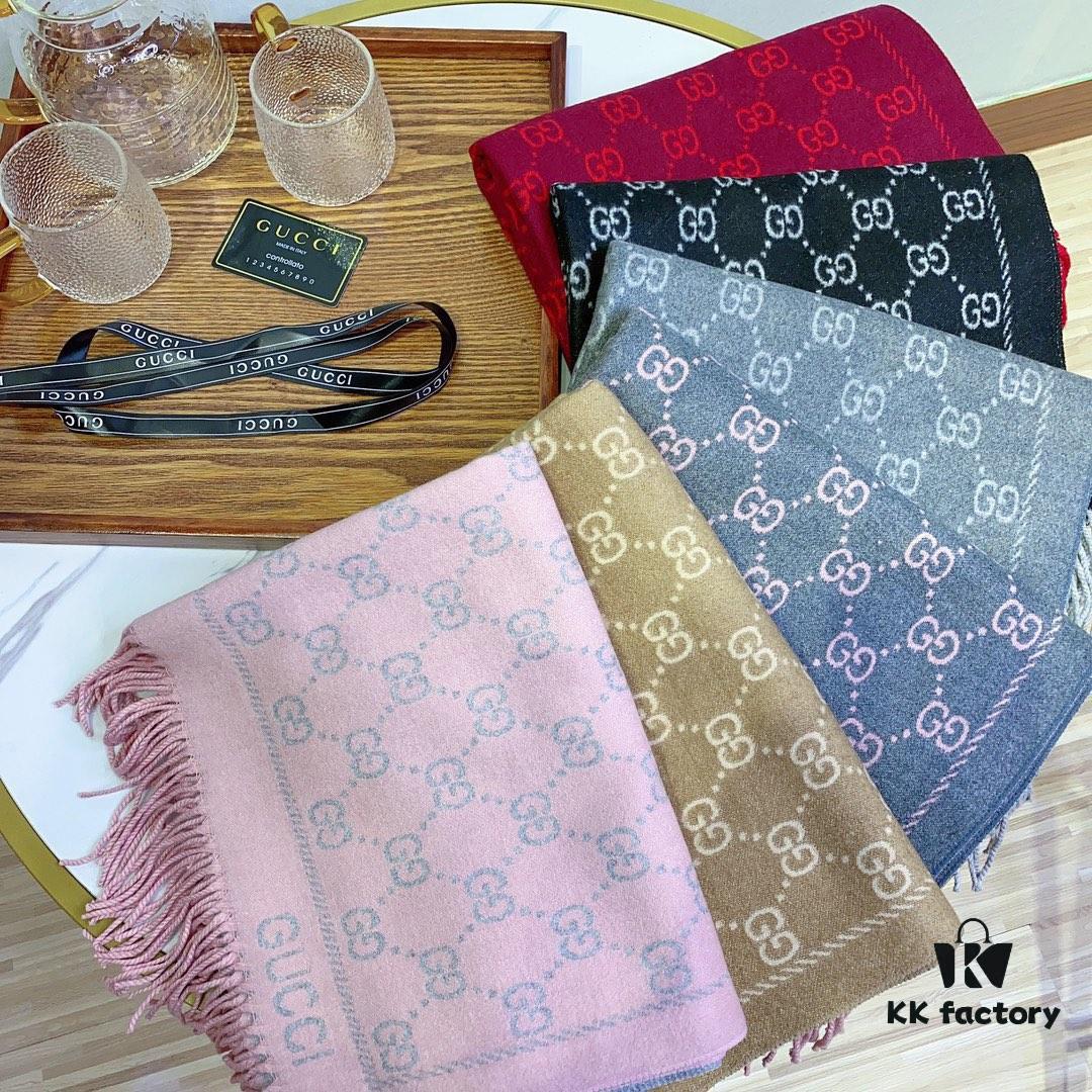 GUCCI (Gucci) 2020 Latest Masterpiece: Elegant and Timeless Scarf with Iconic Double G Design