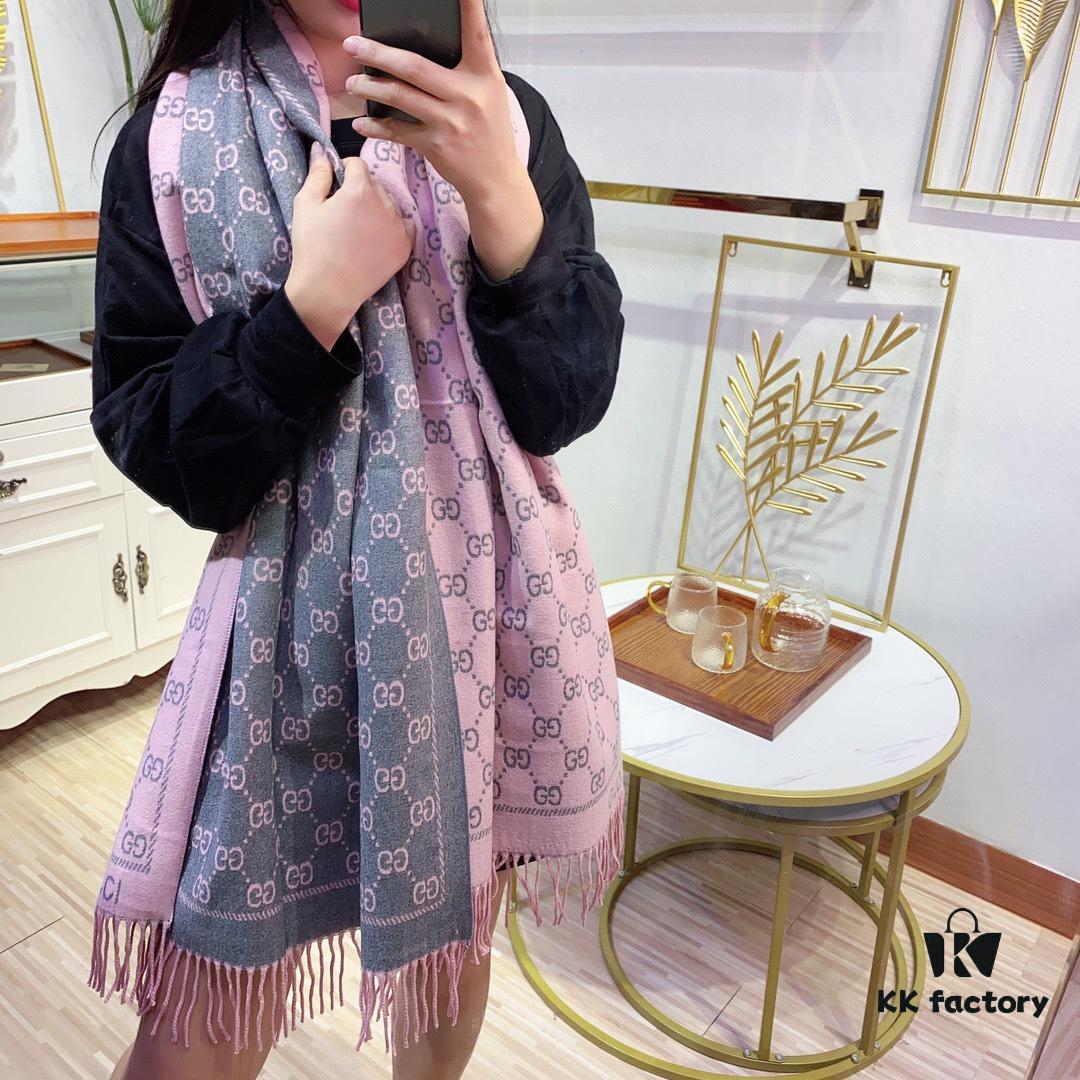 GUCCI (Gucci) 2020 Latest Masterpiece: Elegant and Timeless Scarf with Iconic Double G Design