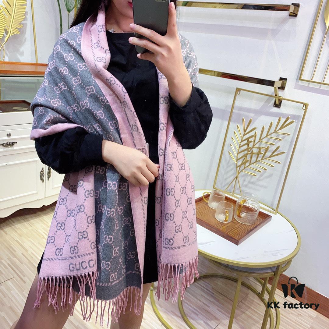 GUCCI (Gucci) 2020 Latest Masterpiece: Elegant and Timeless Scarf with Iconic Double G Design