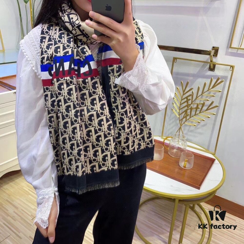 Classic D-Letter Long Scarf – A Timeless Piece to Elevate Elegance and Style