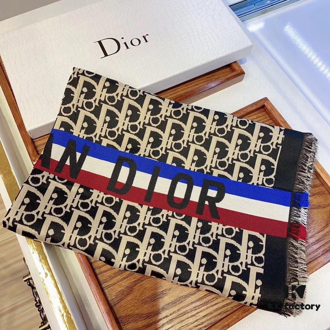 Classic D-Letter Long Scarf – A Timeless Piece to Elevate Elegance and Style